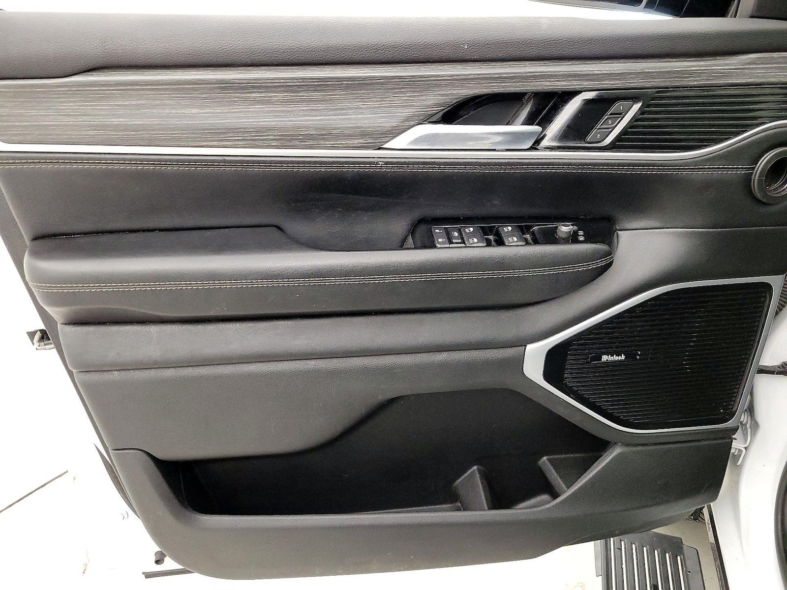 2022 Jeep Wagoneer Series III - Photo 13