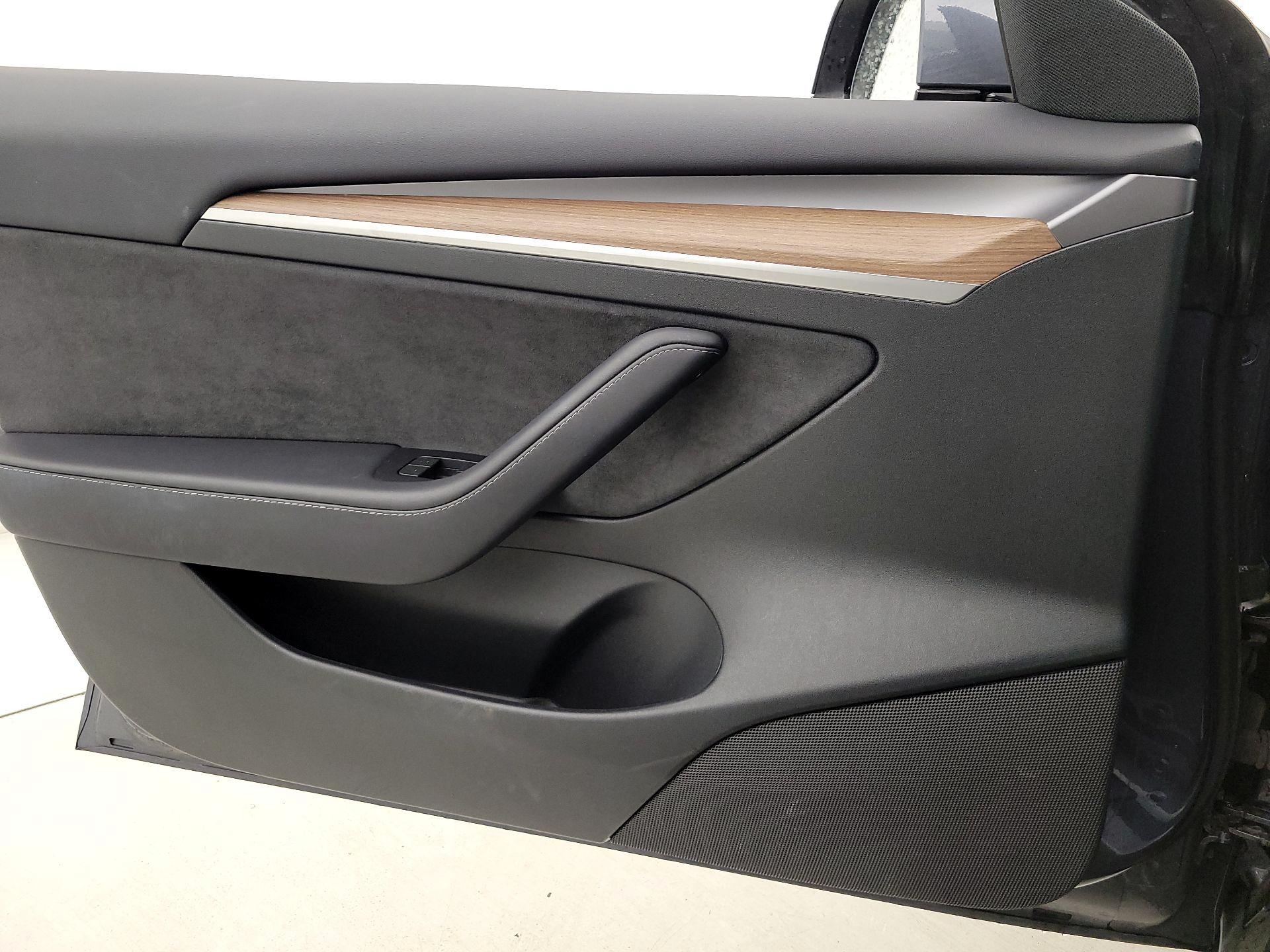 Thumbnail: 2023 Tesla Model 3 - 12