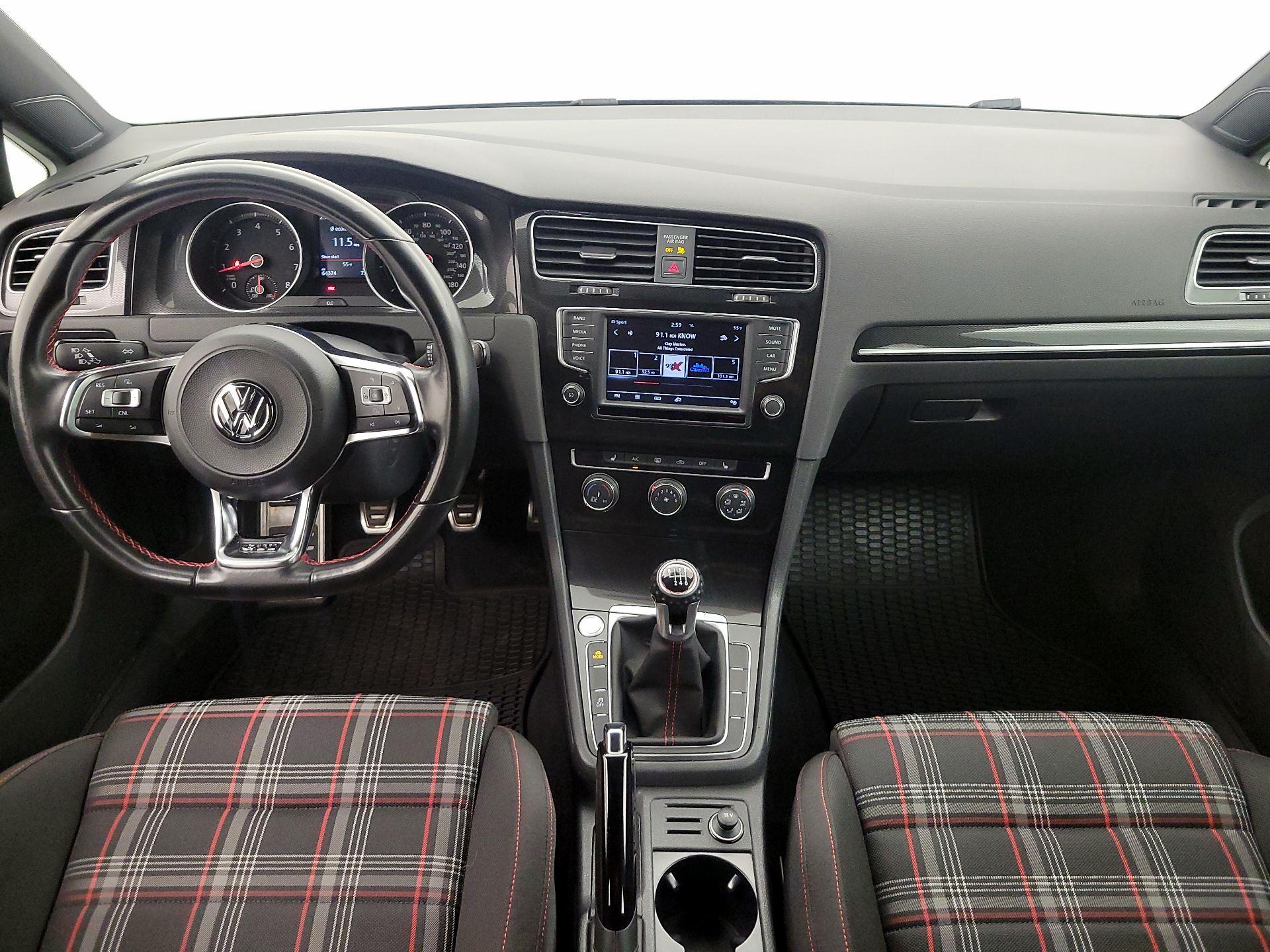 Thumbnail: 2017 Volkswagen Golf - 9