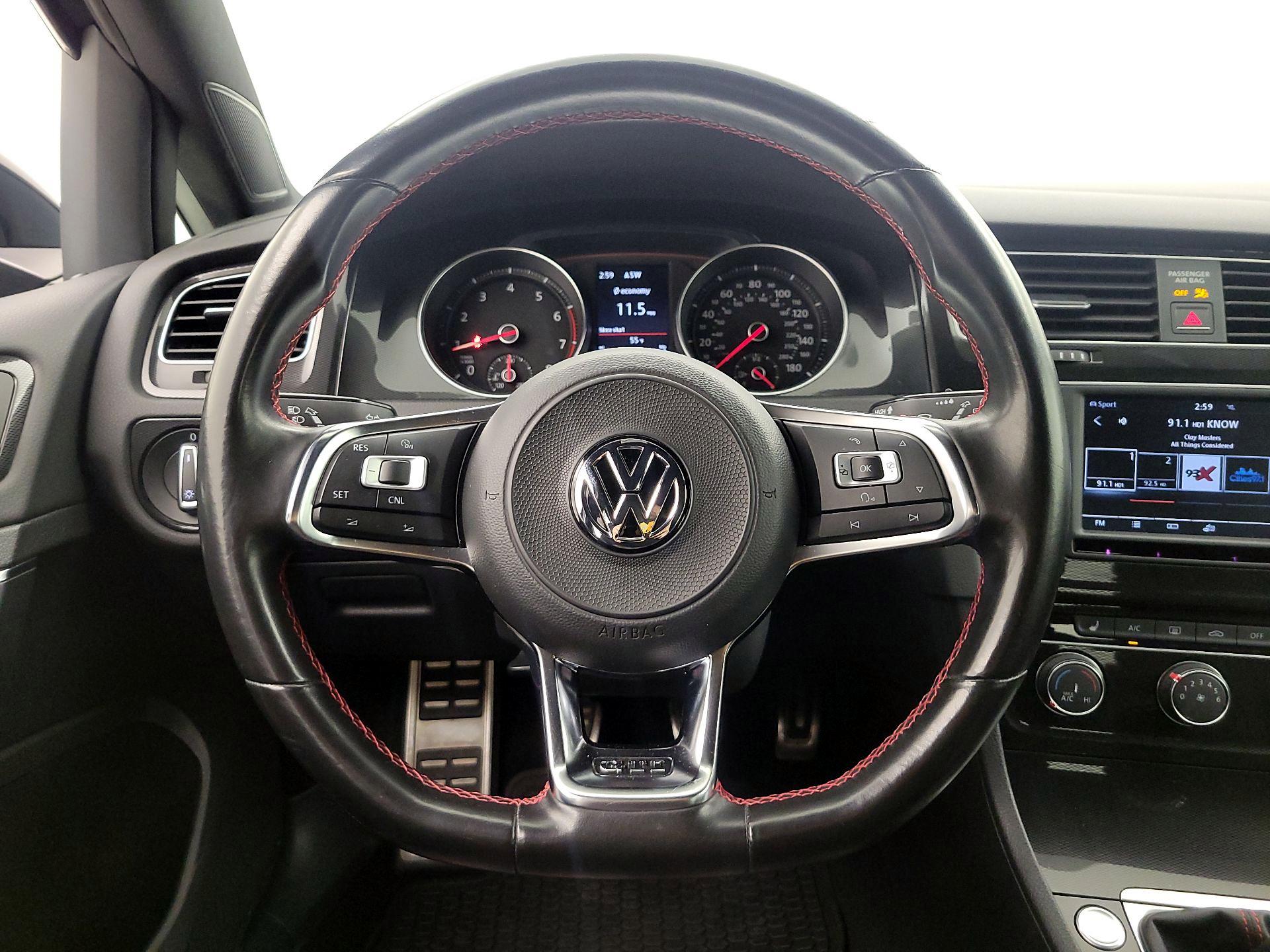 Thumbnail: 2017 Volkswagen Golf - 10