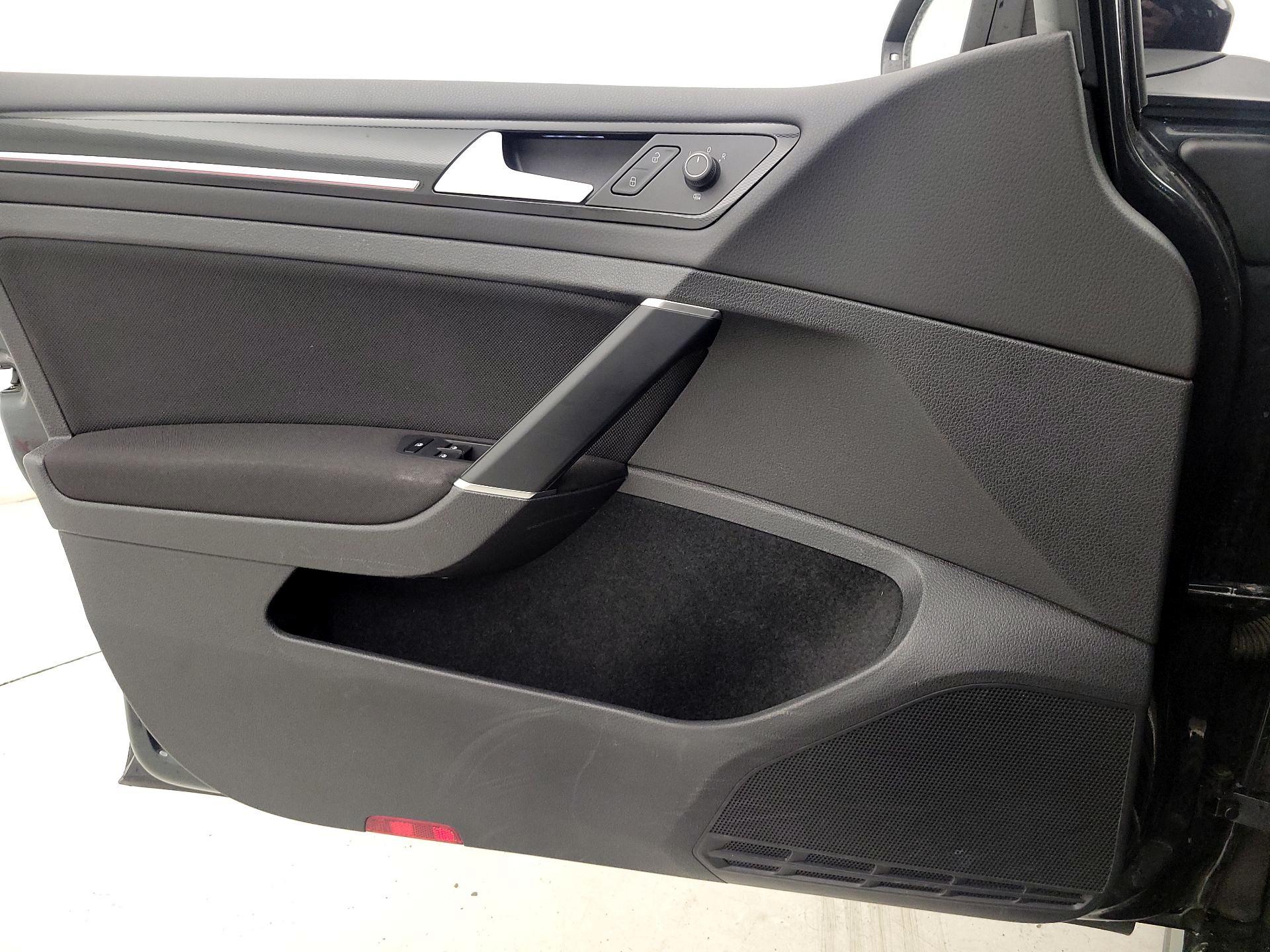 Thumbnail: 2017 Volkswagen Golf - 12