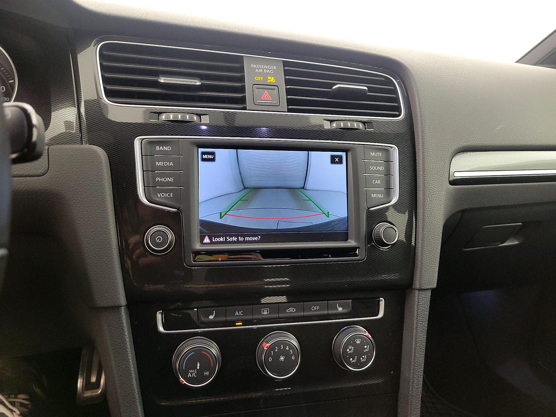 Thumbnail: 2017 Volkswagen Golf - 14