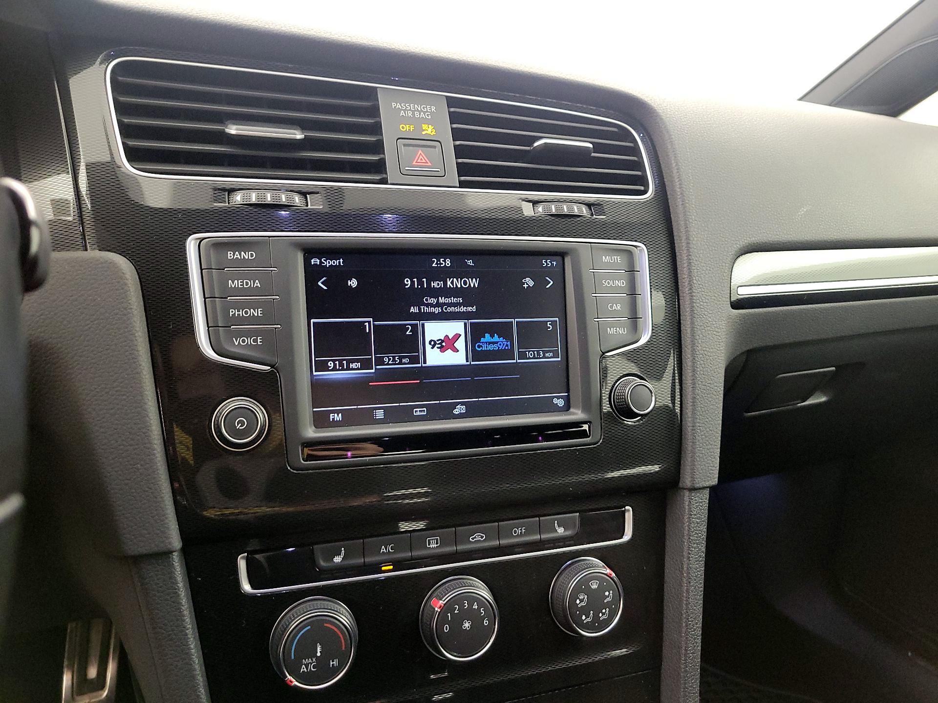 Thumbnail: 2017 Volkswagen Golf - 15