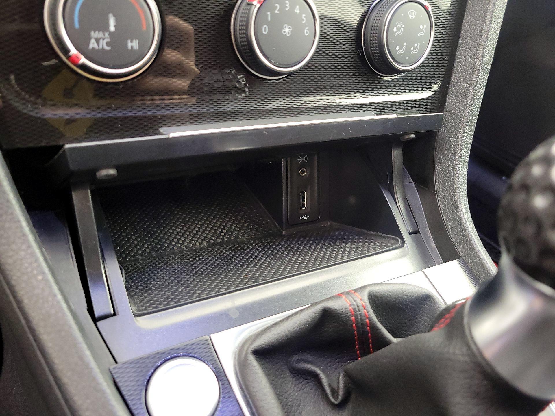 Thumbnail: 2017 Volkswagen Golf - 18