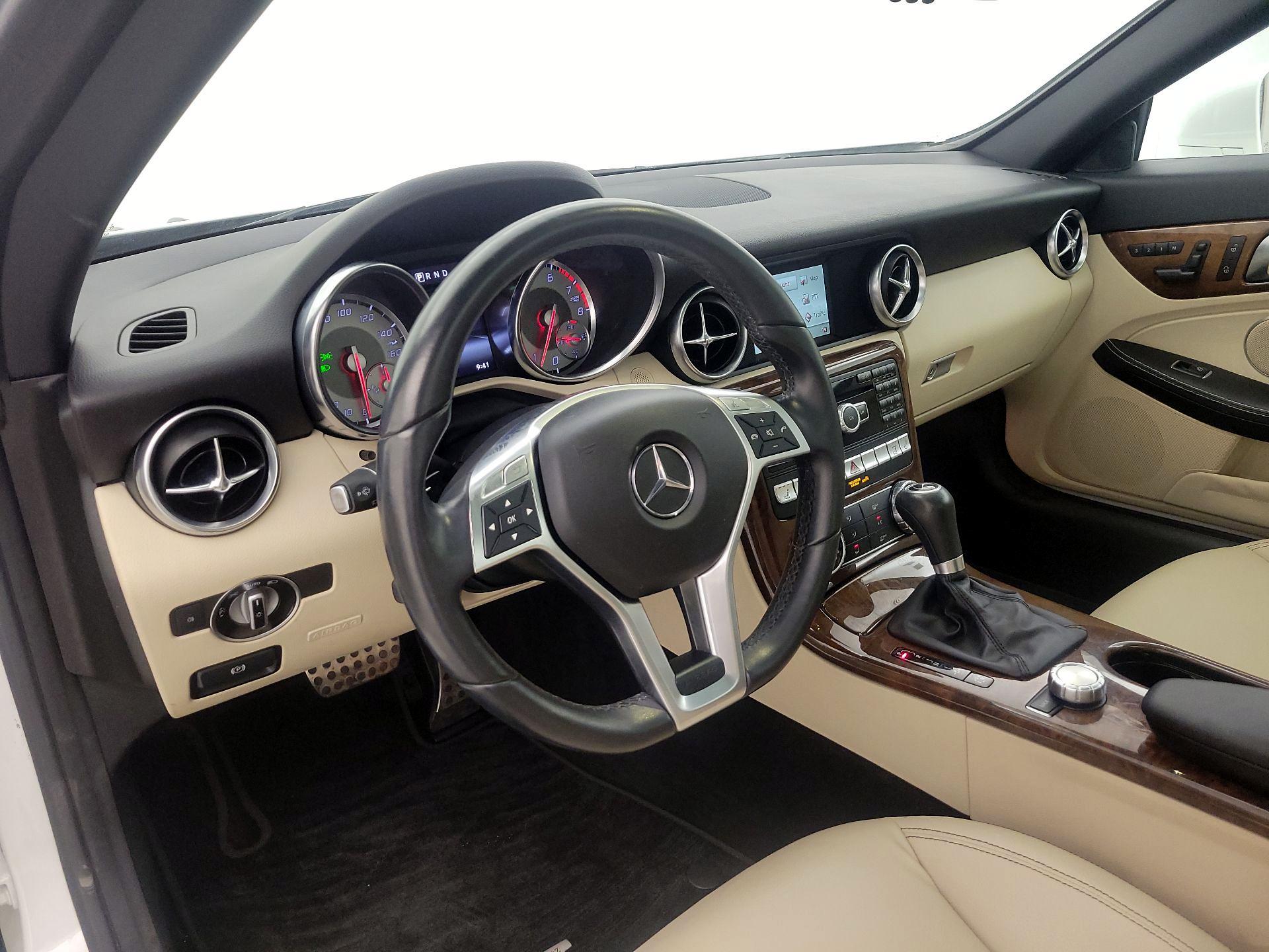 Thumbnail: 2015 Mercedes-Benz SLK - 9
