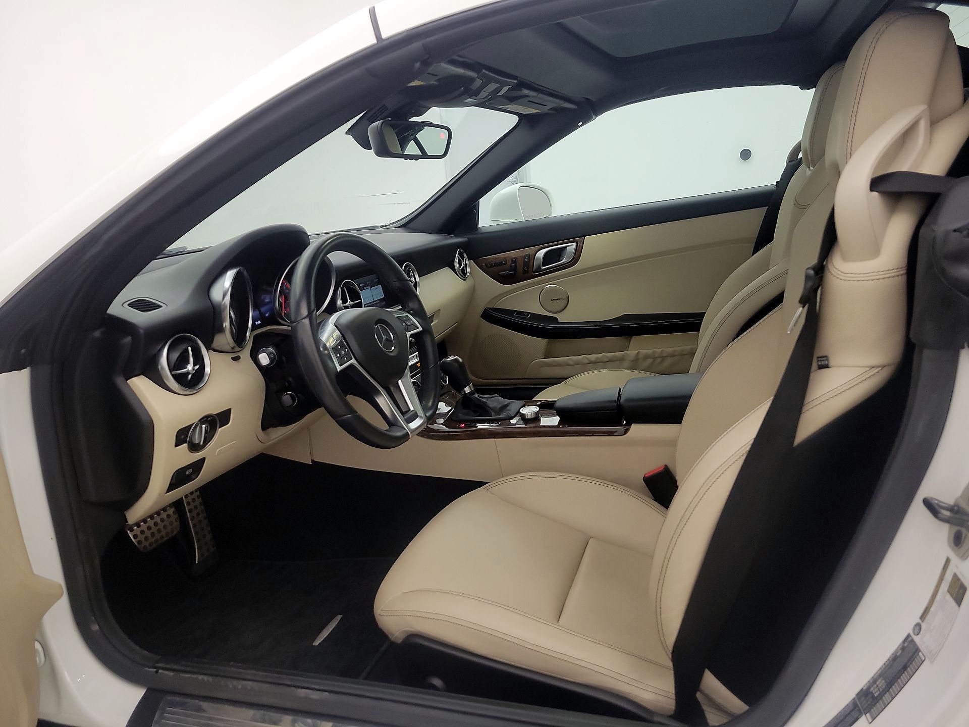 Thumbnail: 2015 Mercedes-Benz SLK - 11