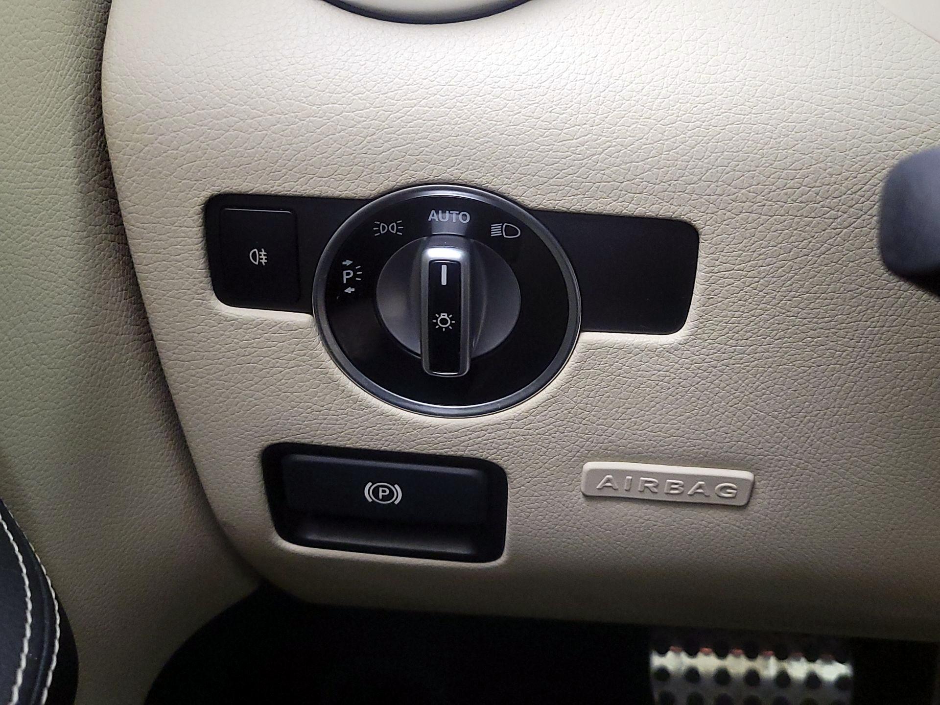 Thumbnail: 2015 Mercedes-Benz SLK - 13