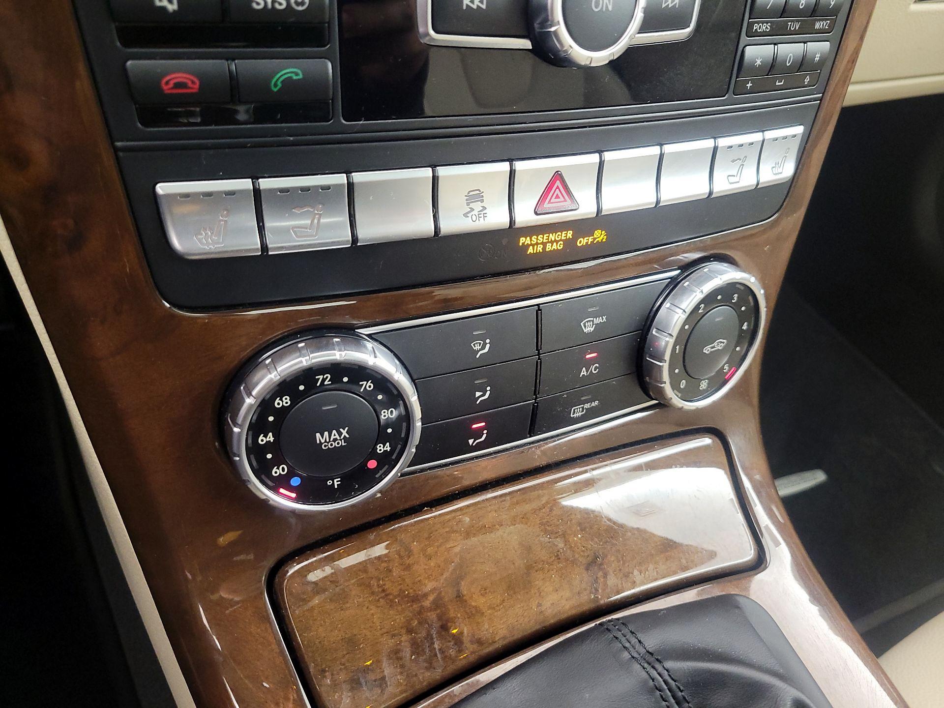 Thumbnail: 2015 Mercedes-Benz SLK - 15