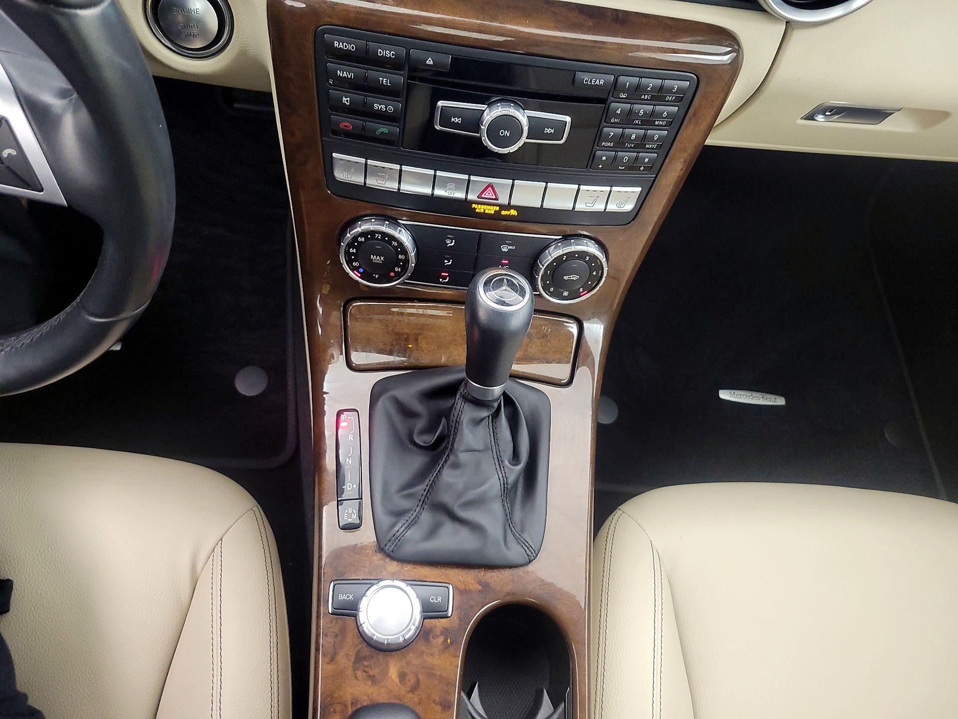 Thumbnail: 2015 Mercedes-Benz SLK - 16