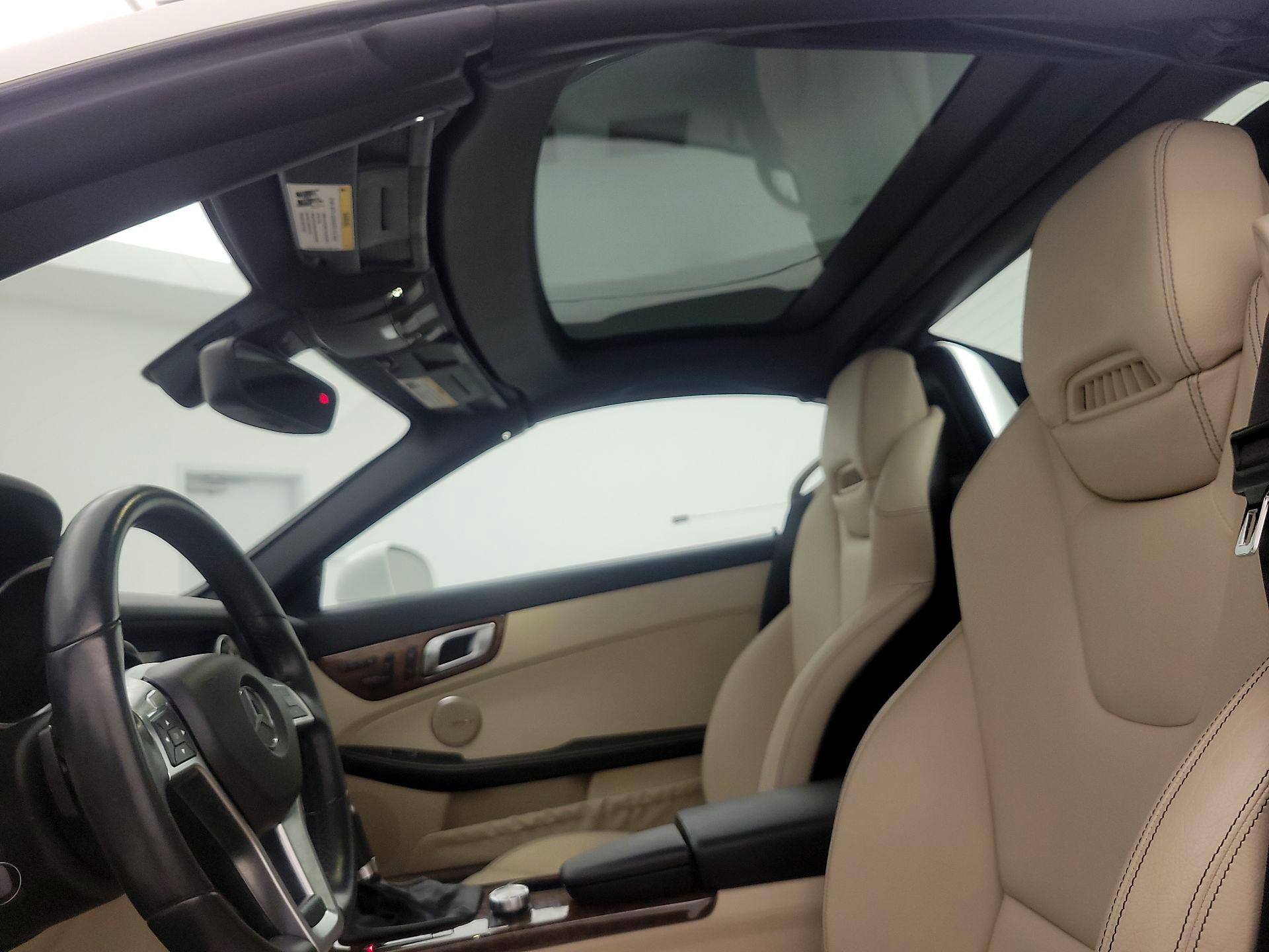 Thumbnail: 2015 Mercedes-Benz SLK - 18