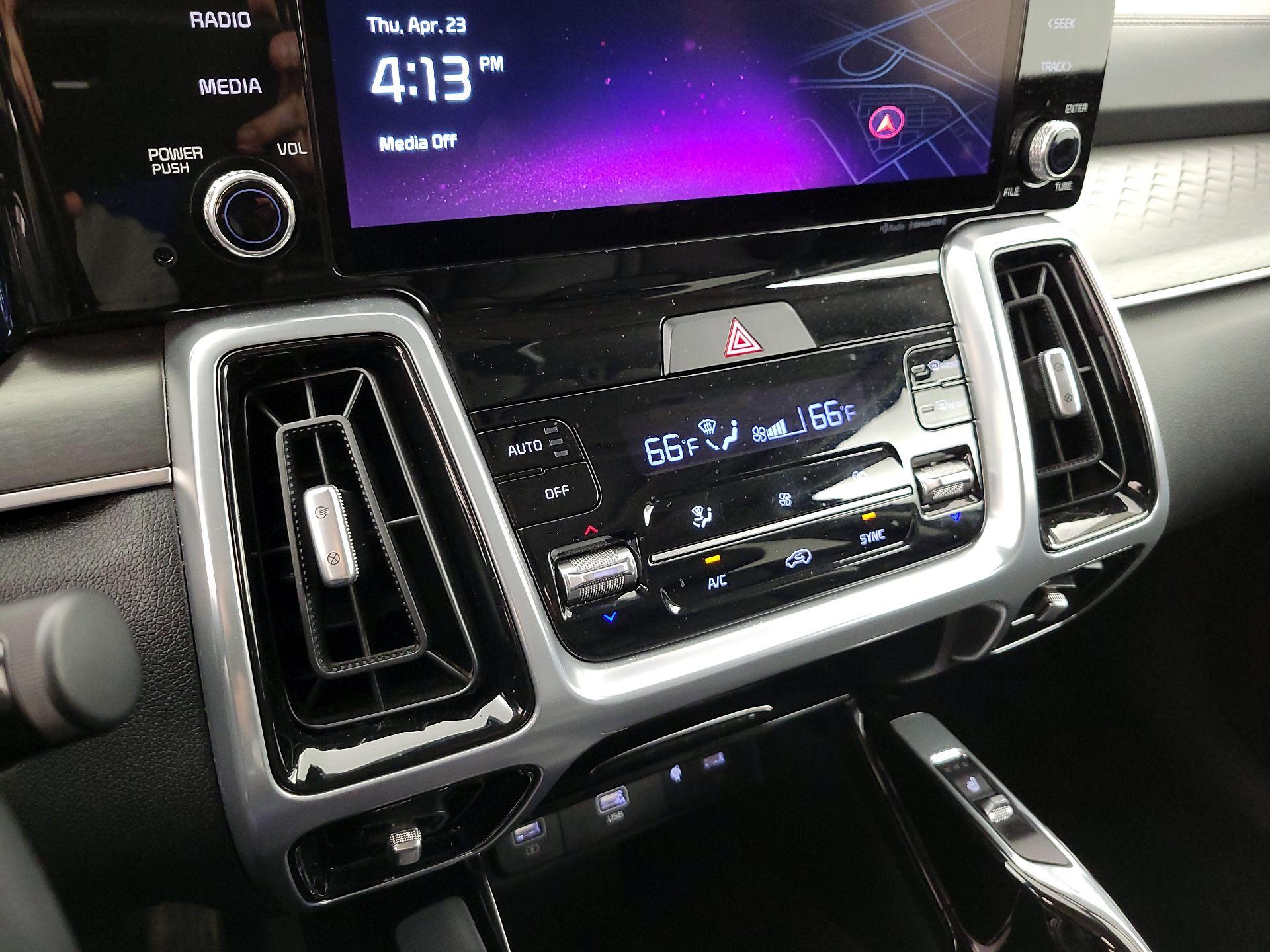 Thumbnail: 2023 Kia Sorento - 17
