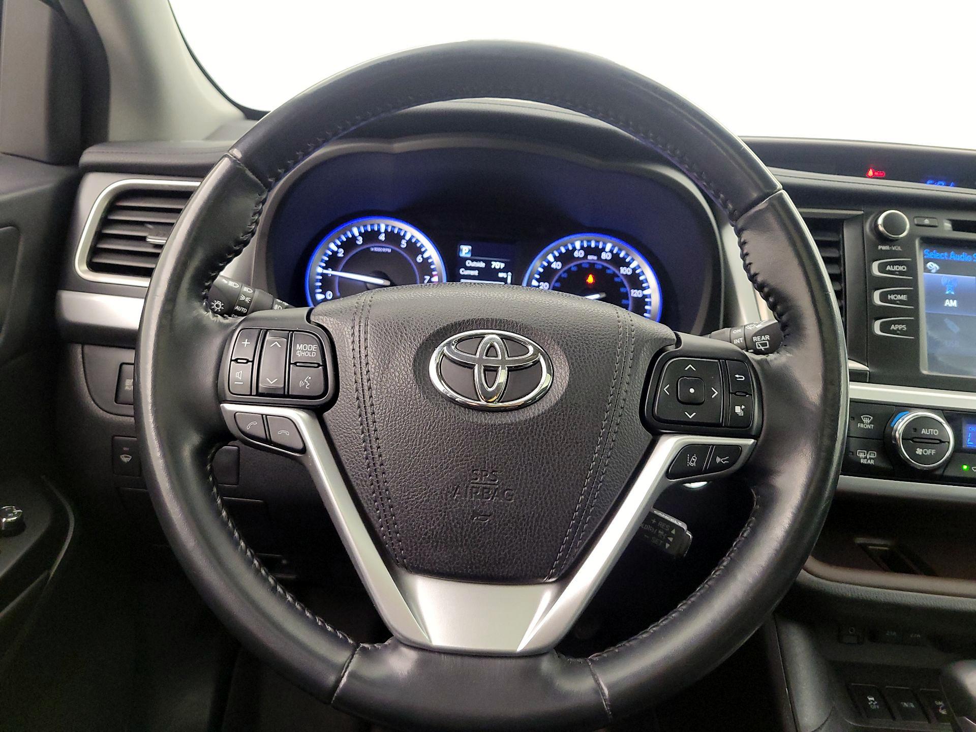Thumbnail: 2017 Toyota Highlander - 10
