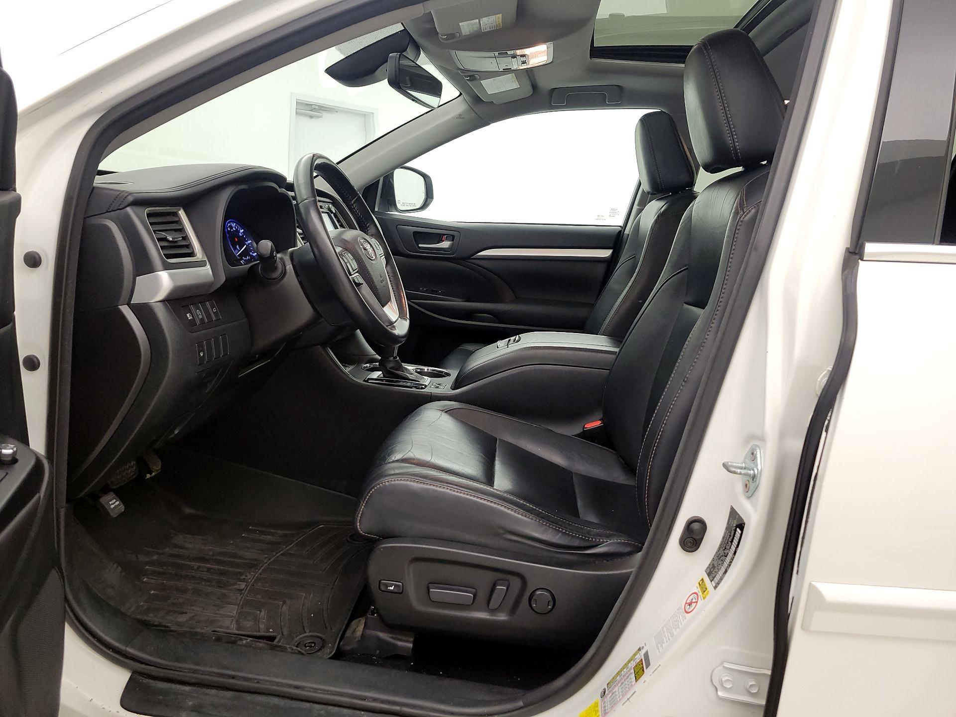 Thumbnail: 2017 Toyota Highlander - 11