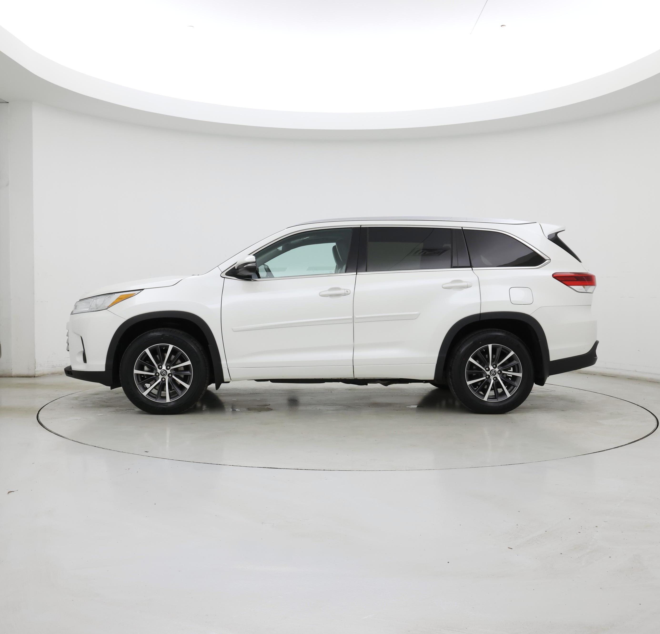Thumbnail: 2017 Toyota Highlander - 3