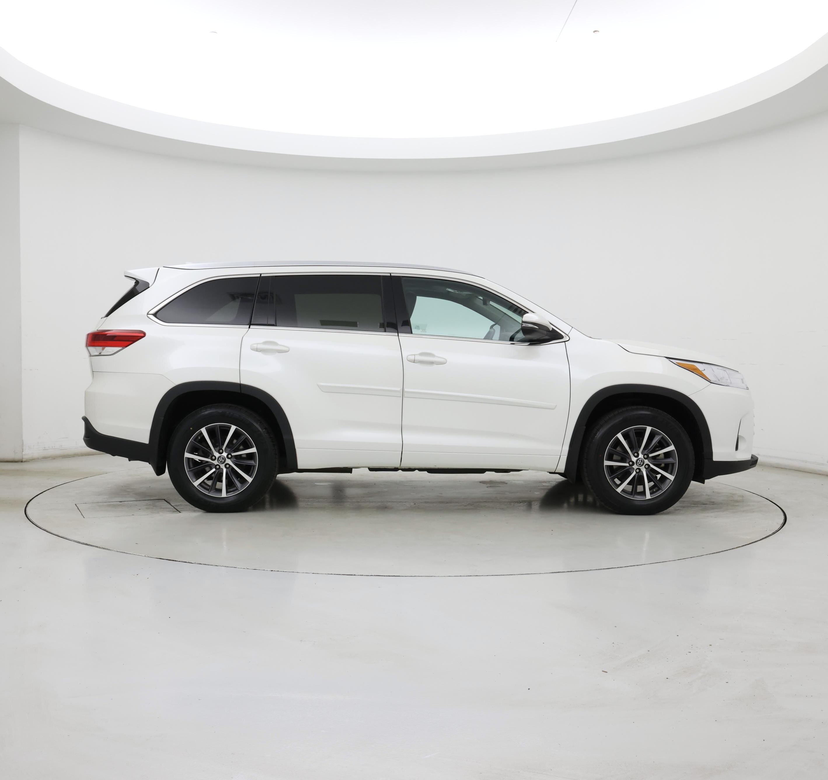 Thumbnail: 2017 Toyota Highlander - 7
