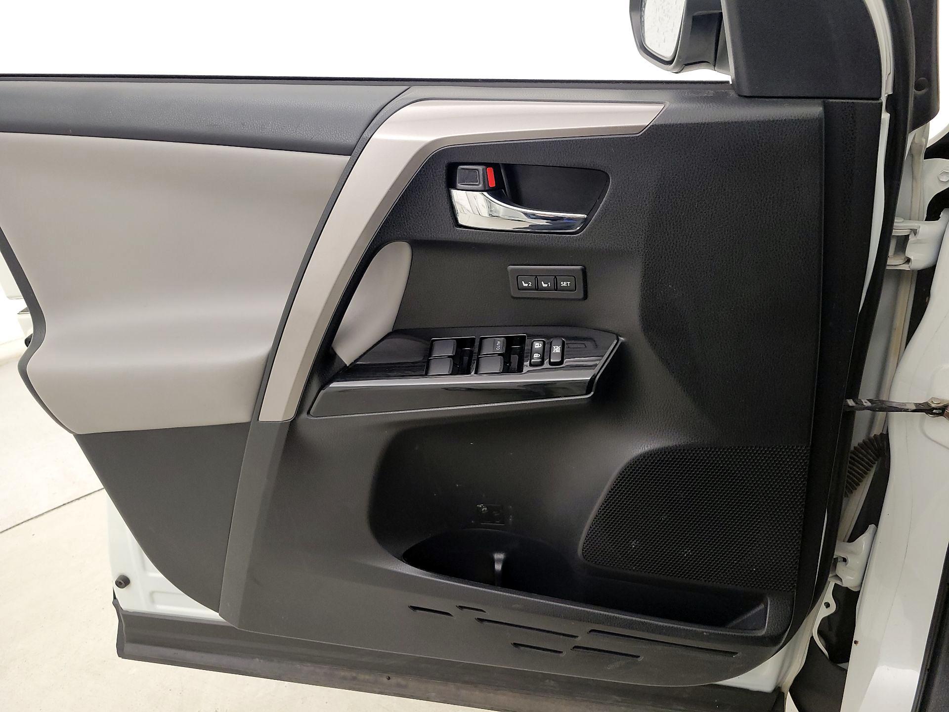 Thumbnail: 2018 Toyota RAV4 - 12