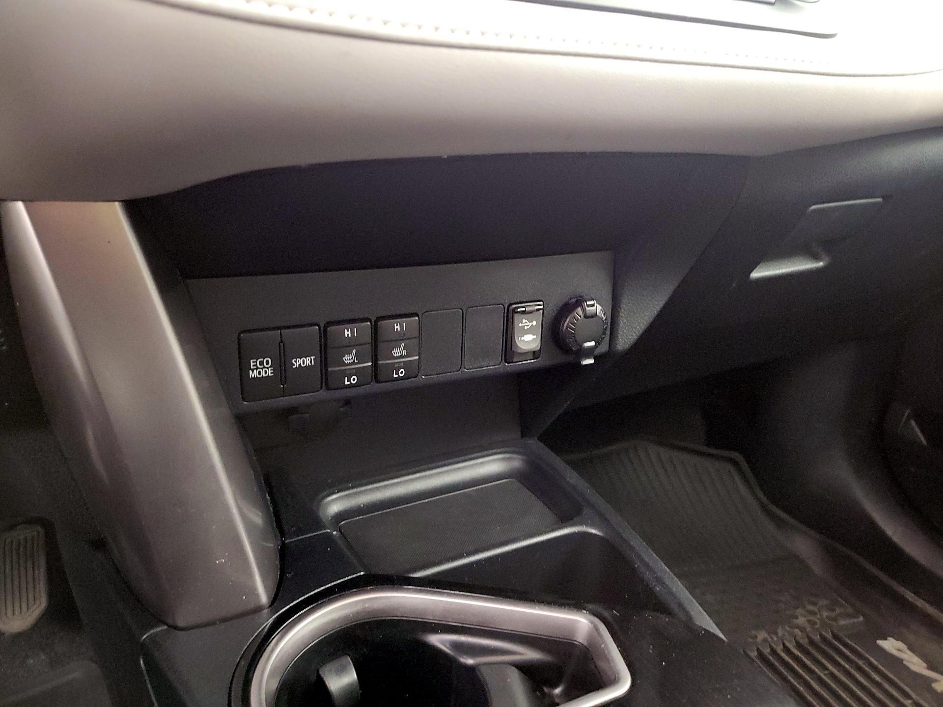 Thumbnail: 2018 Toyota RAV4 - 19