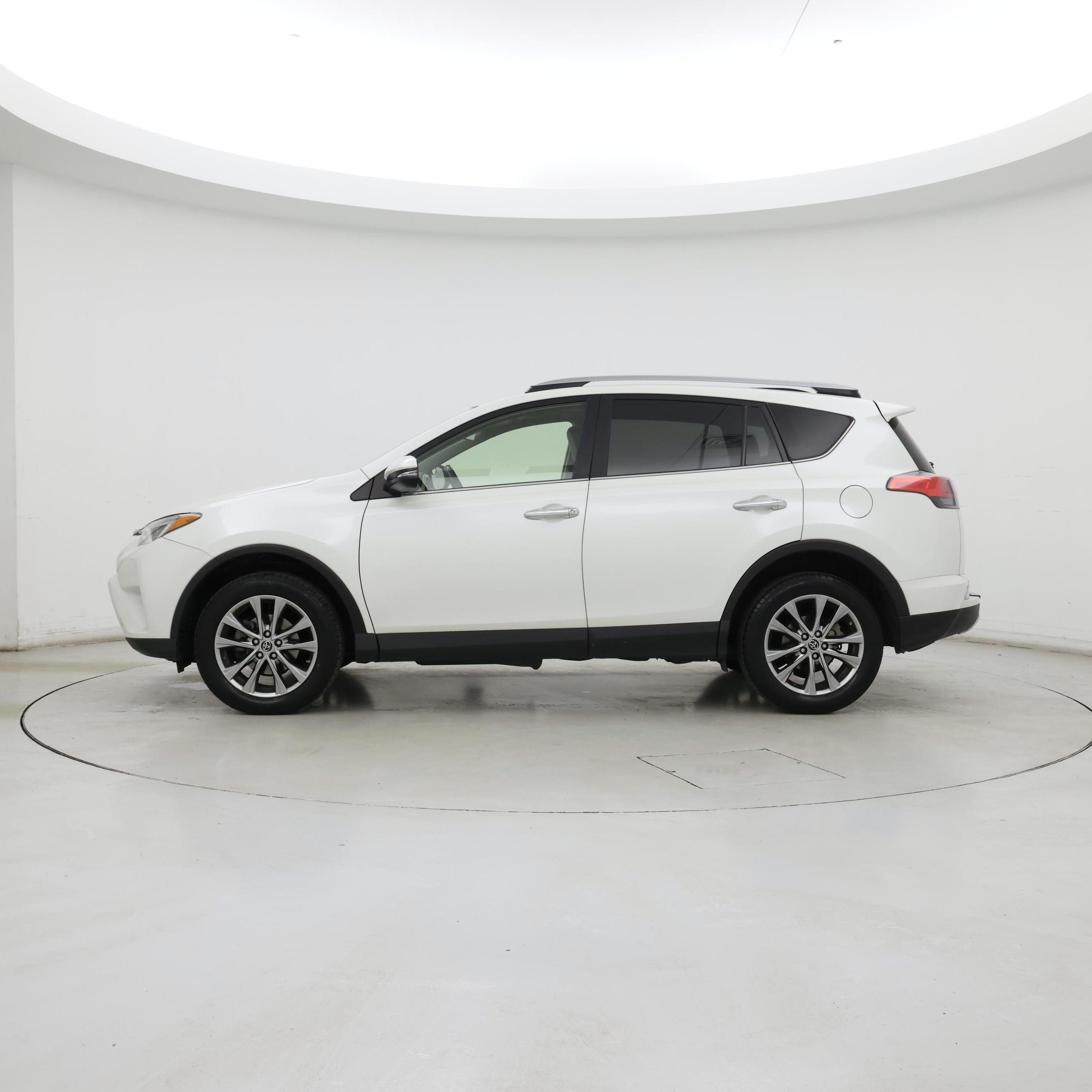 Thumbnail: 2018 Toyota RAV4 - 3