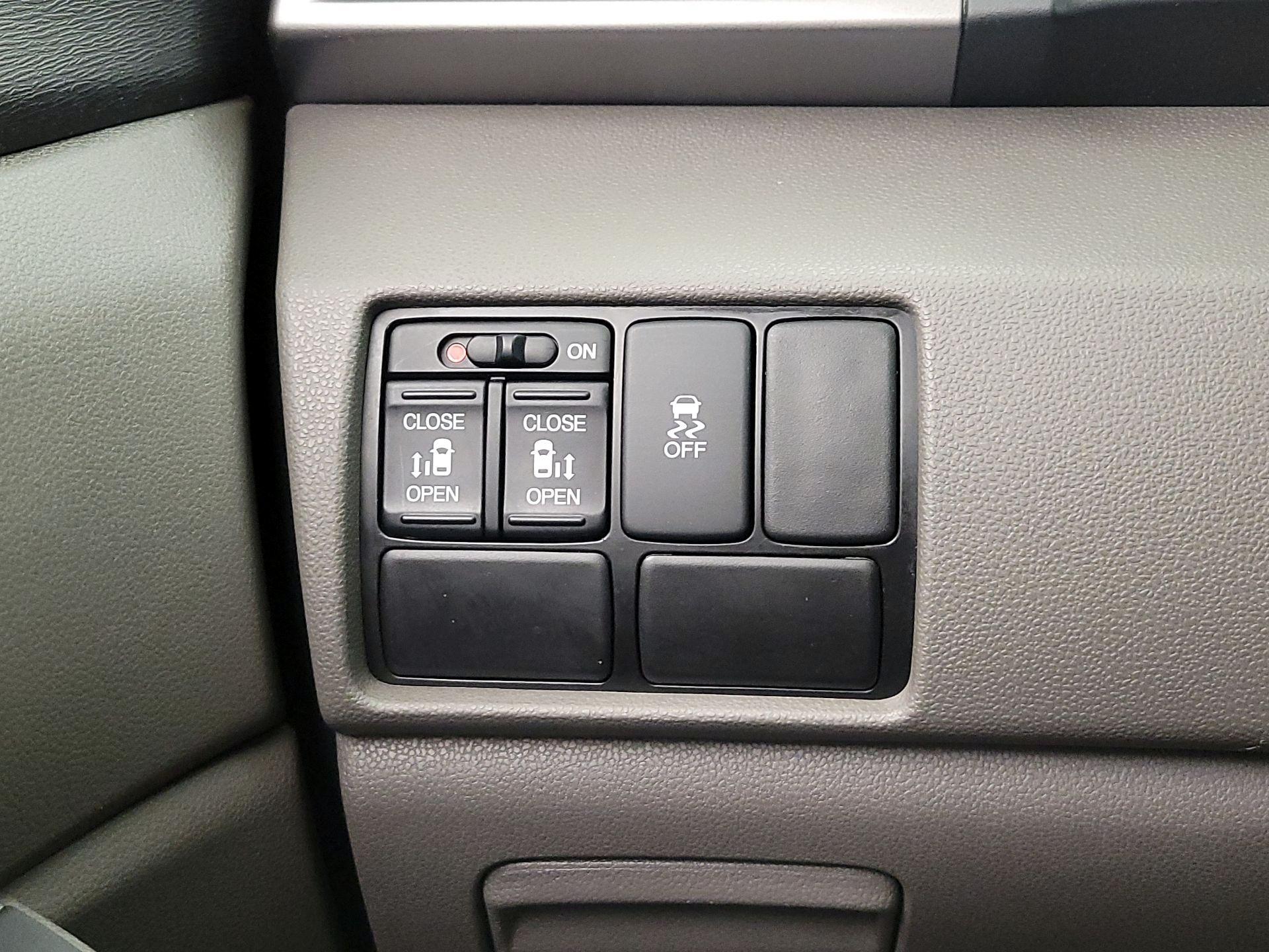 Thumbnail: 2016 Honda Odyssey - 13