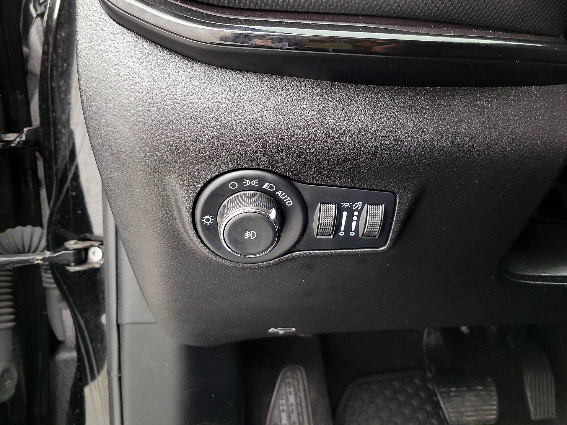 Thumbnail: 2023 Jeep Compass - 13