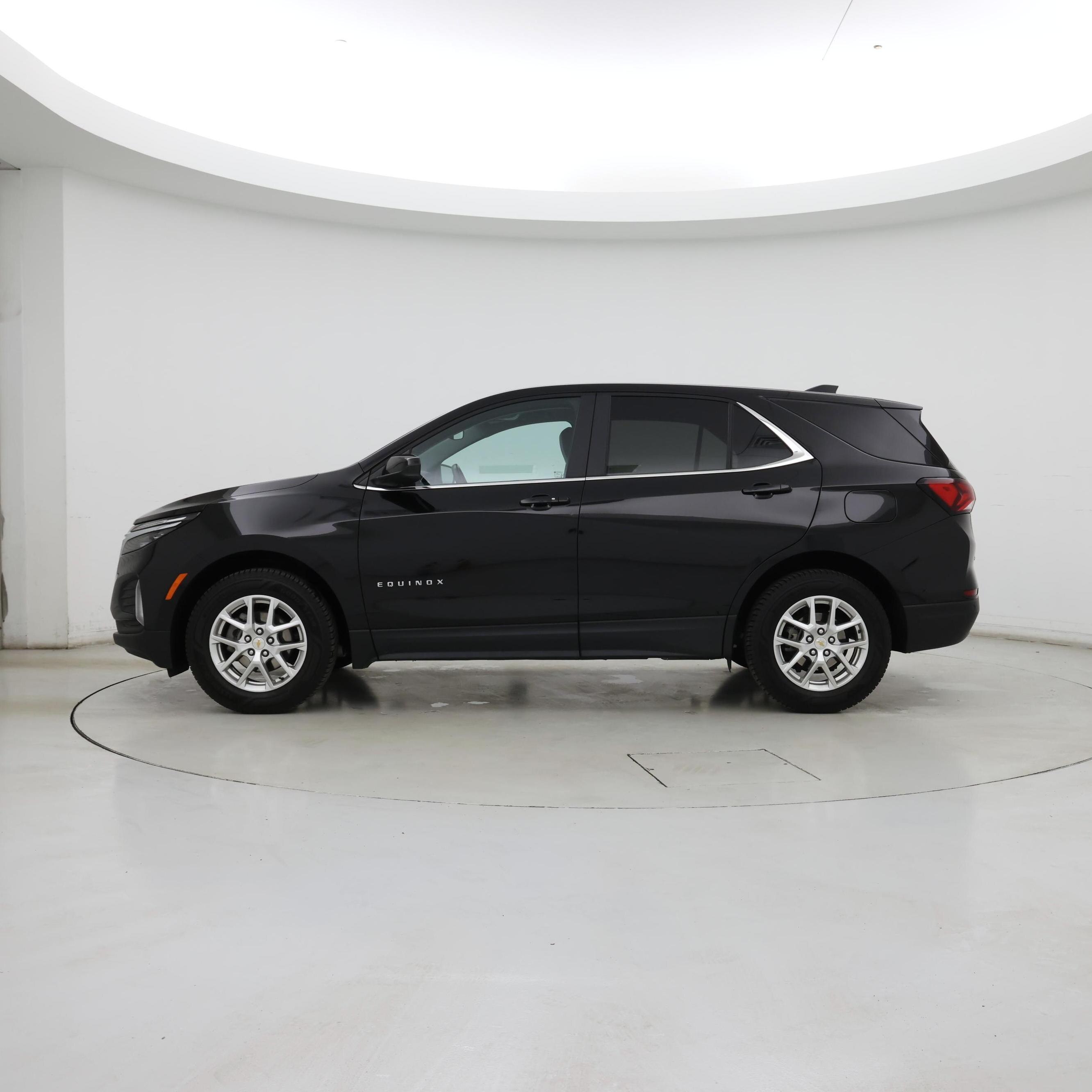 Thumbnail: 2022 Chevrolet Equinox - 3