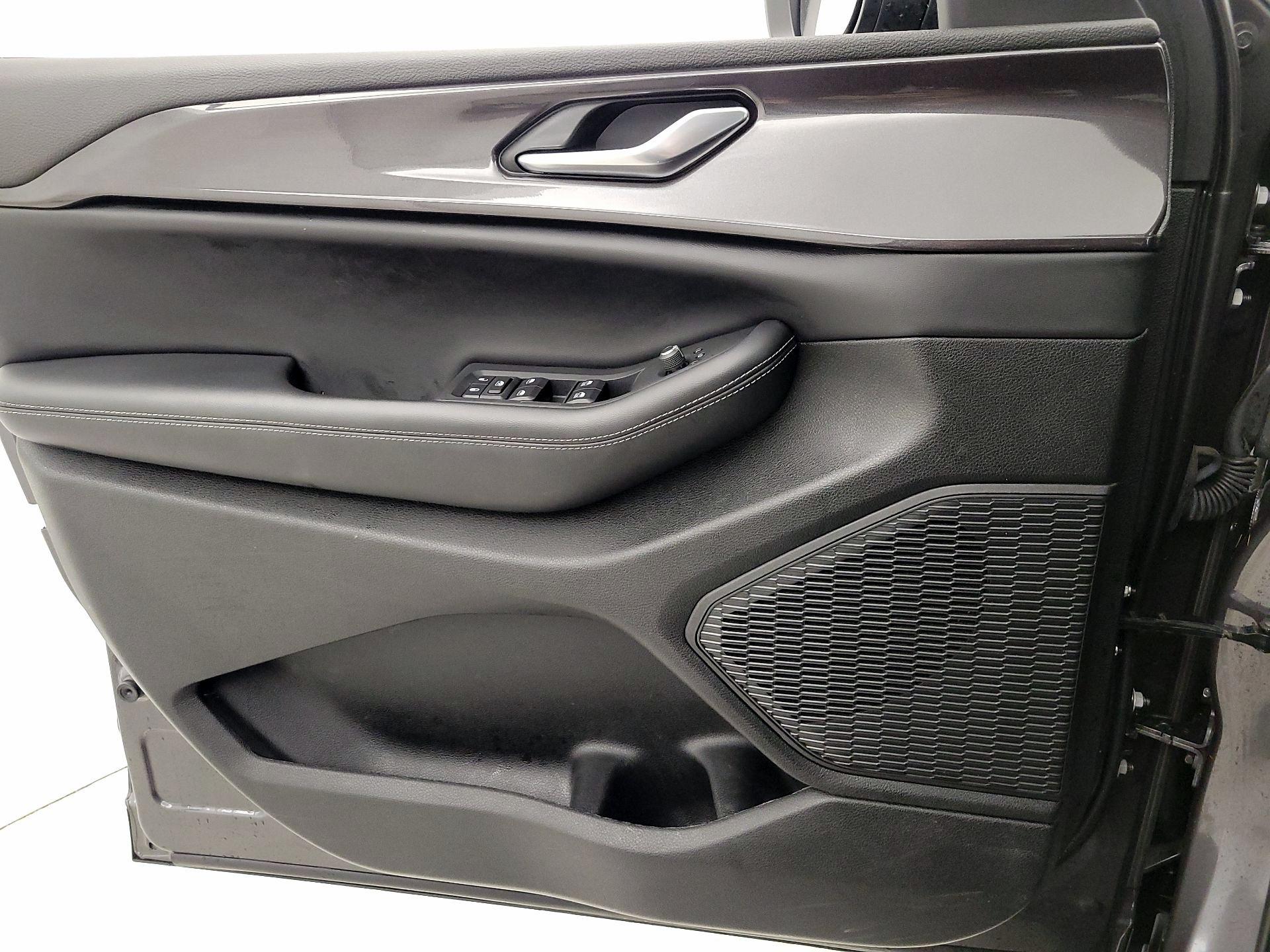 Thumbnail: 2023 Jeep Grand Cherokee - 12