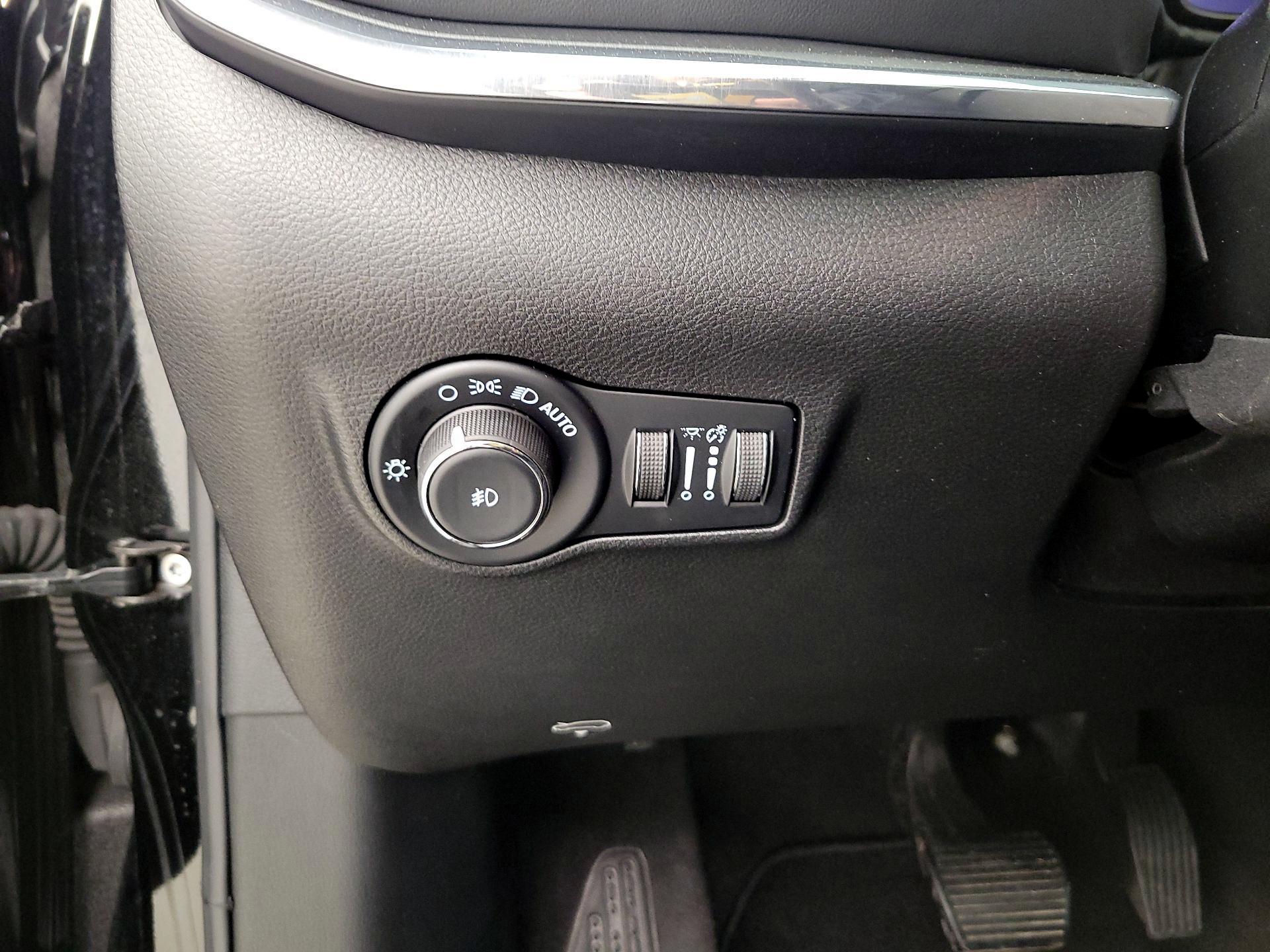 Thumbnail: 2023 Jeep Compass - 13