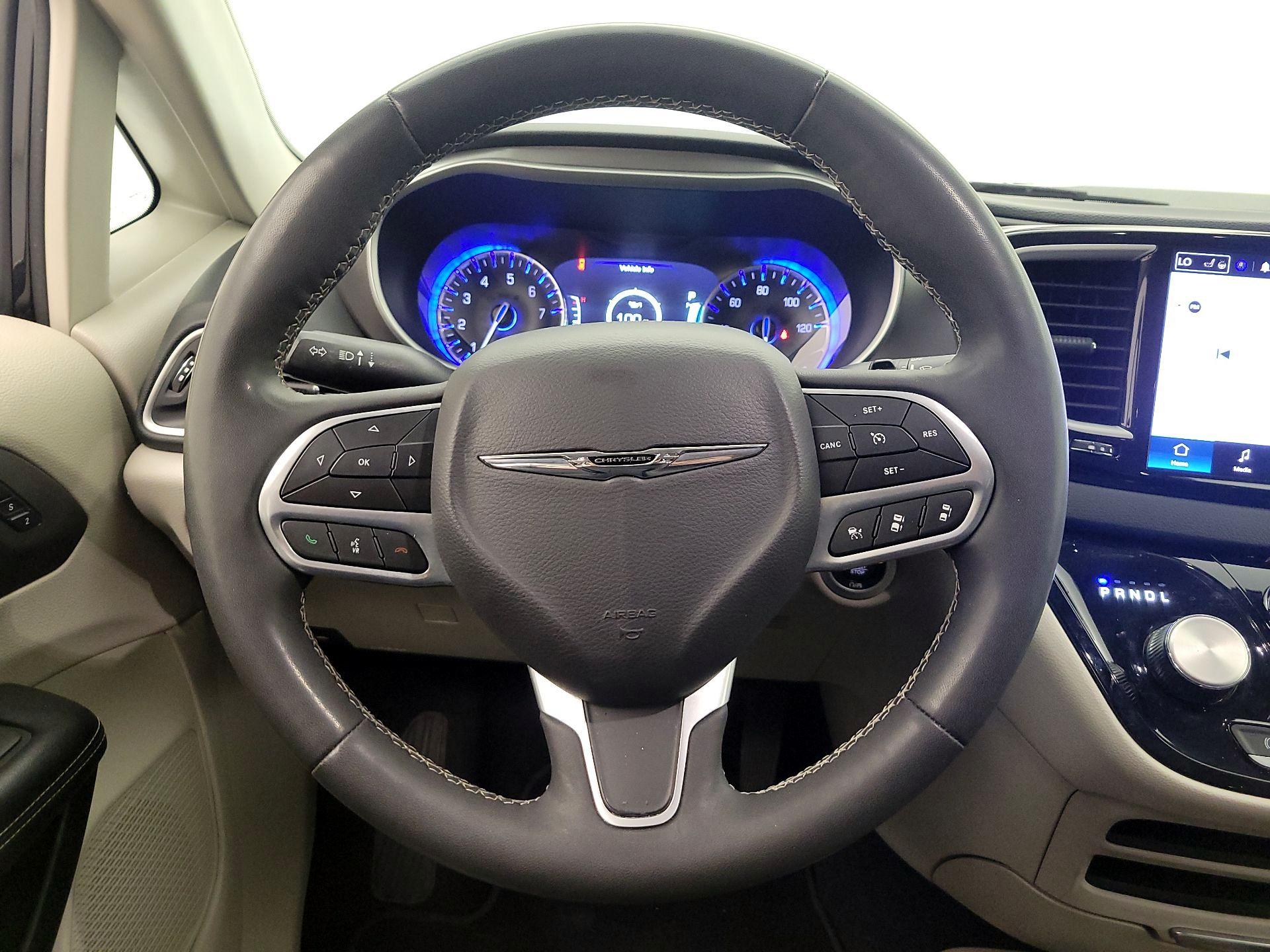 Thumbnail: 2023 Chrysler Pacifica - 10