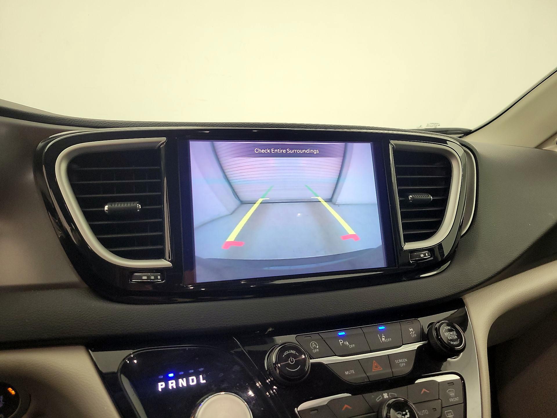 Thumbnail: 2023 Chrysler Pacifica - 14