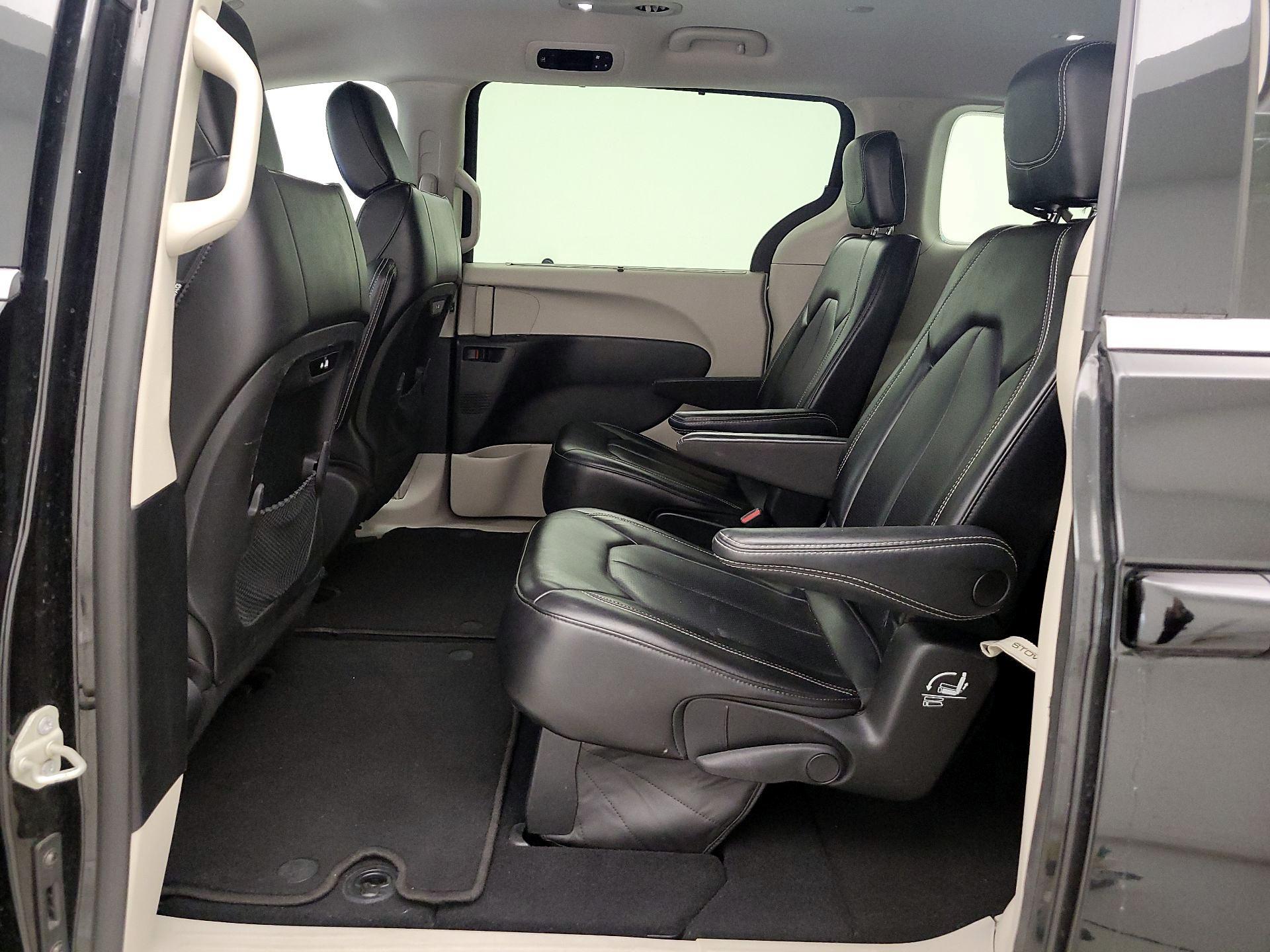 Thumbnail: 2023 Chrysler Pacifica - 19