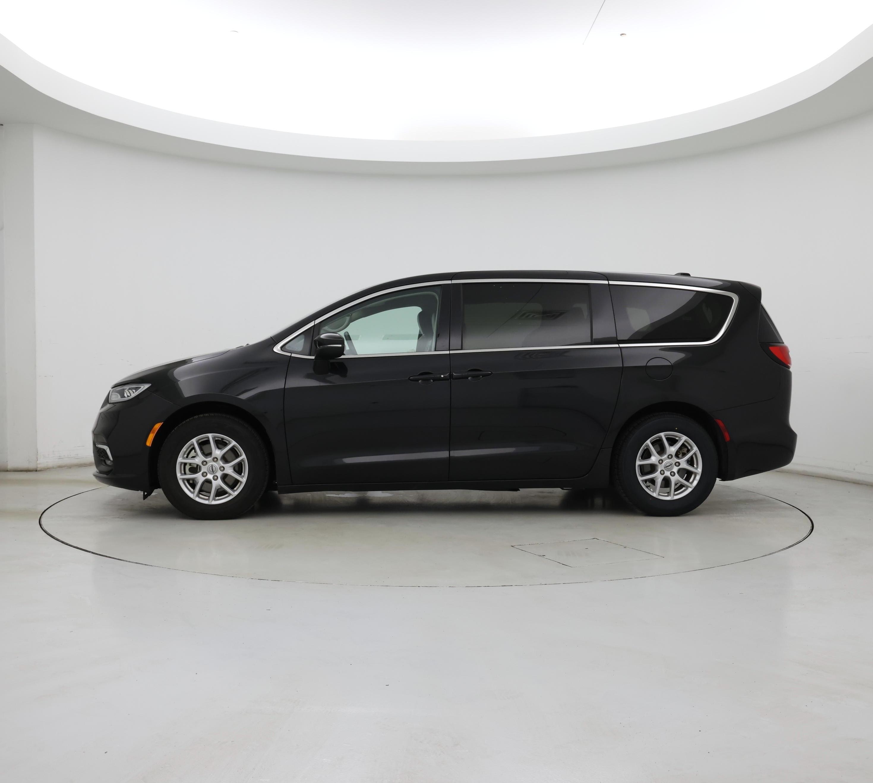 Thumbnail: 2023 Chrysler Pacifica - 3