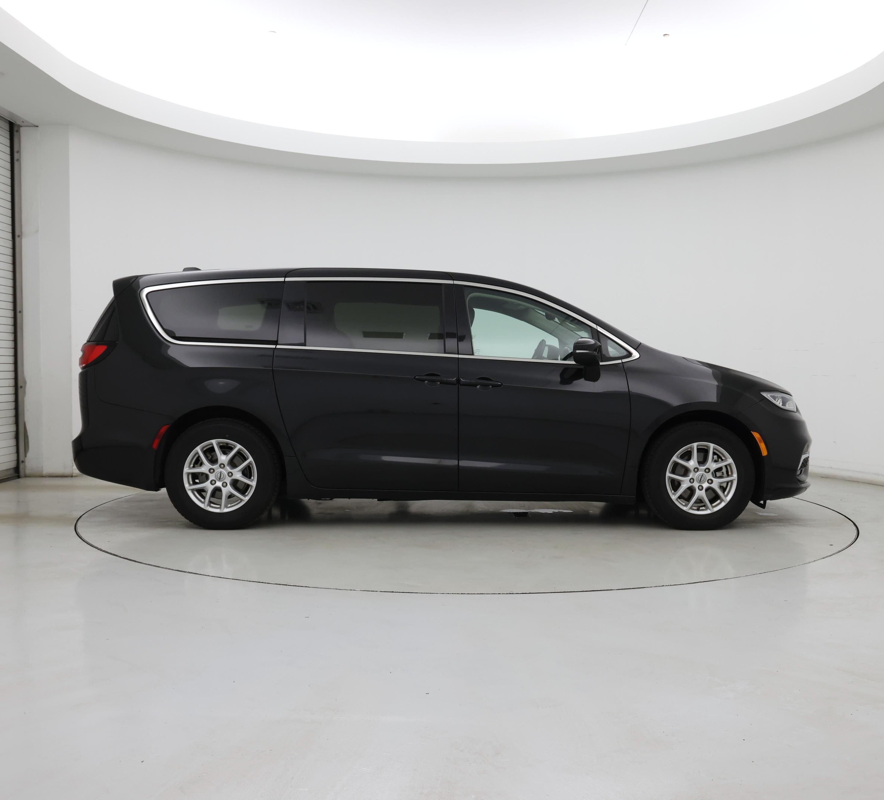 Thumbnail: 2023 Chrysler Pacifica - 7