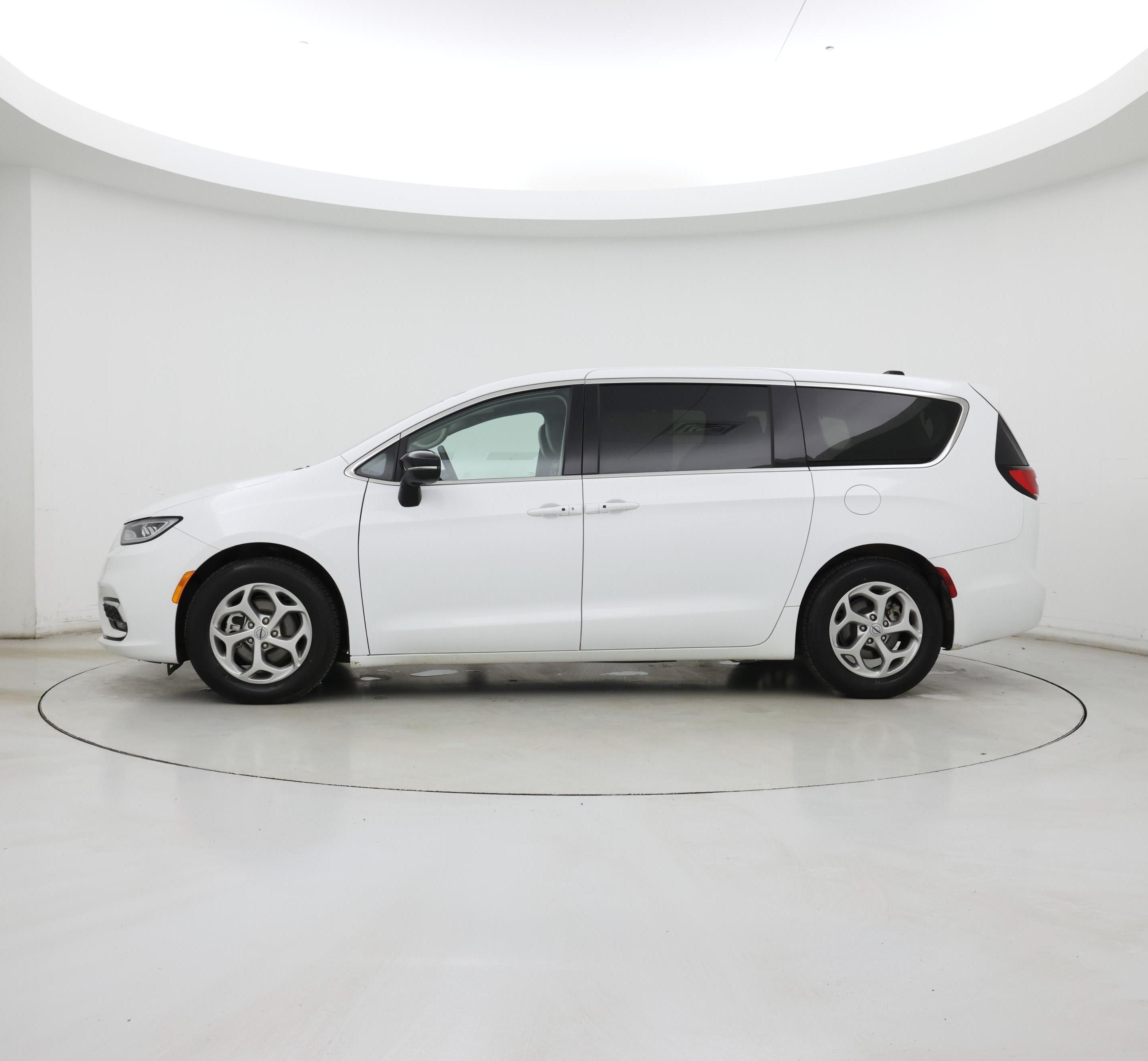 Thumbnail: 2024 Chrysler Pacifica - 3