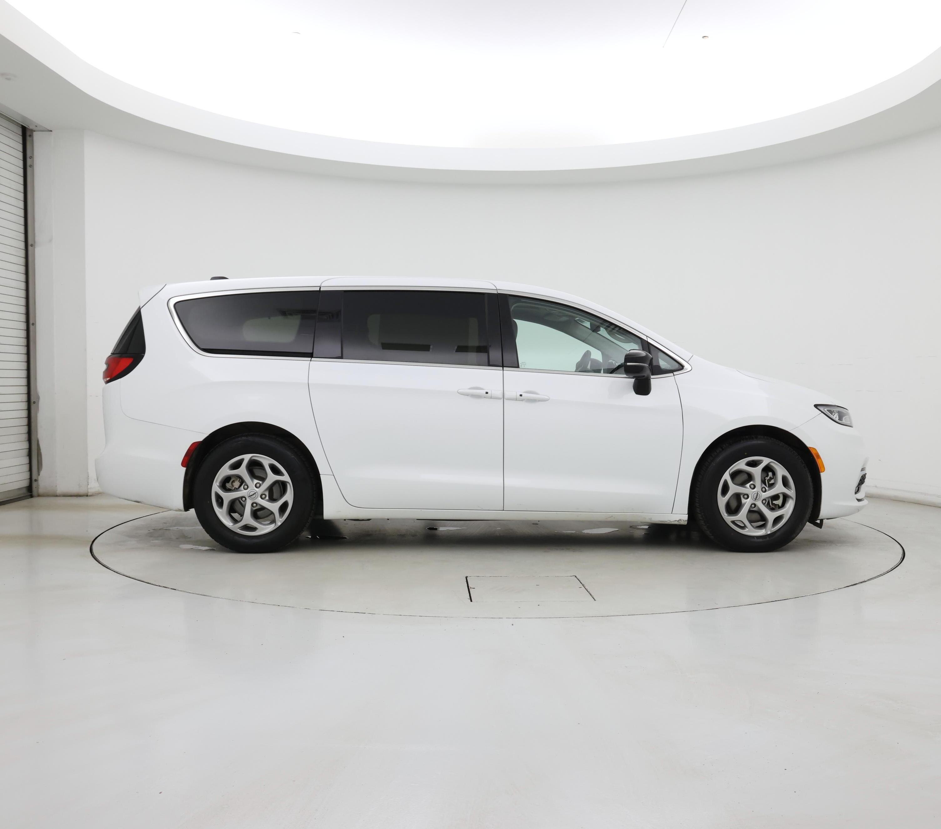 Thumbnail: 2024 Chrysler Pacifica - 7