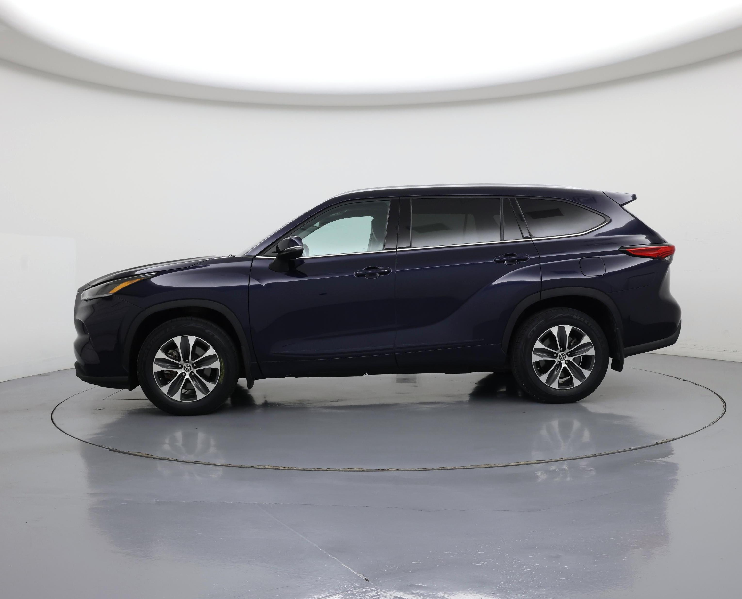 Thumbnail: 2021 Toyota Highlander - 3
