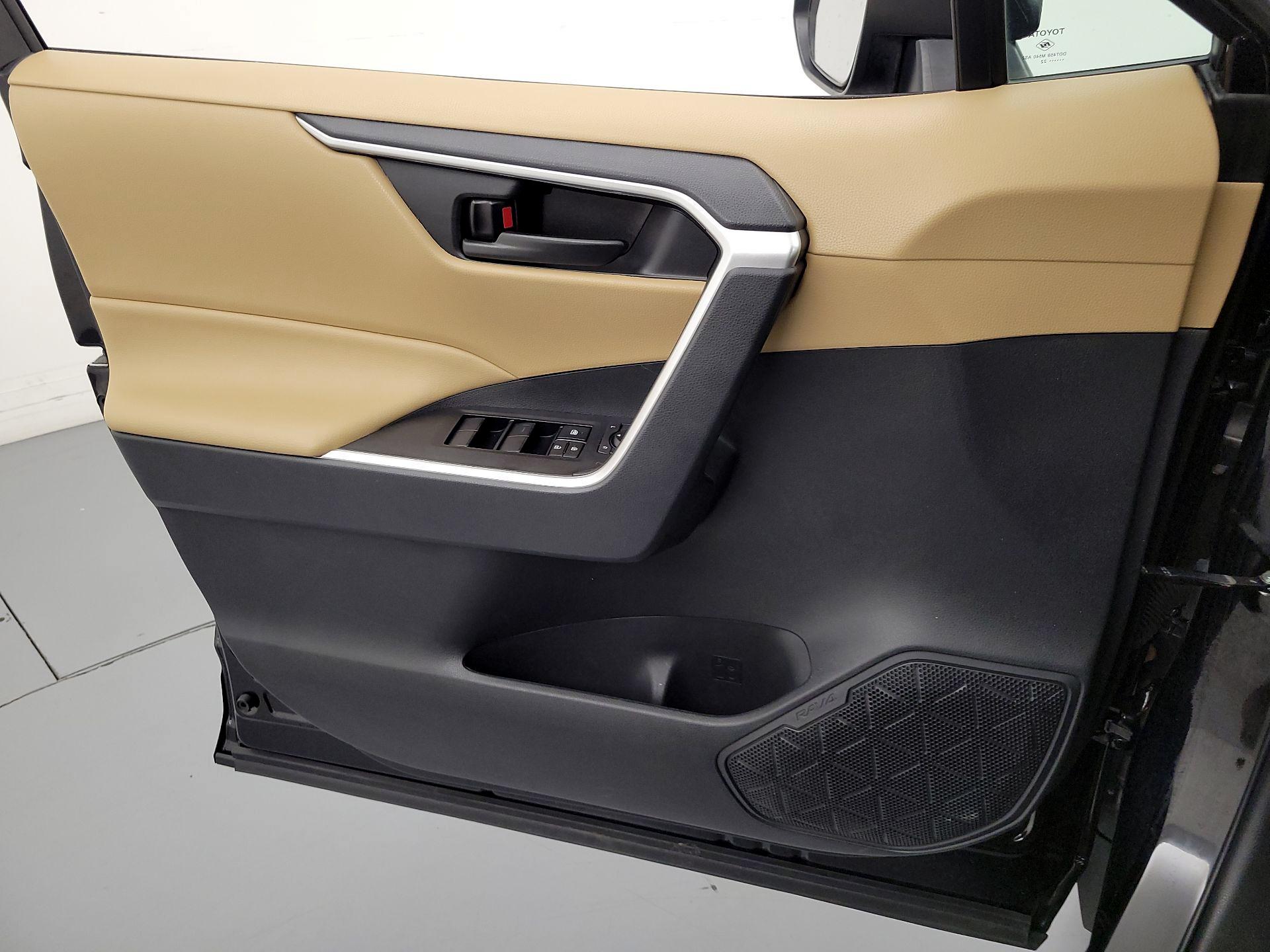 Thumbnail: 2022 Toyota RAV4 - 12