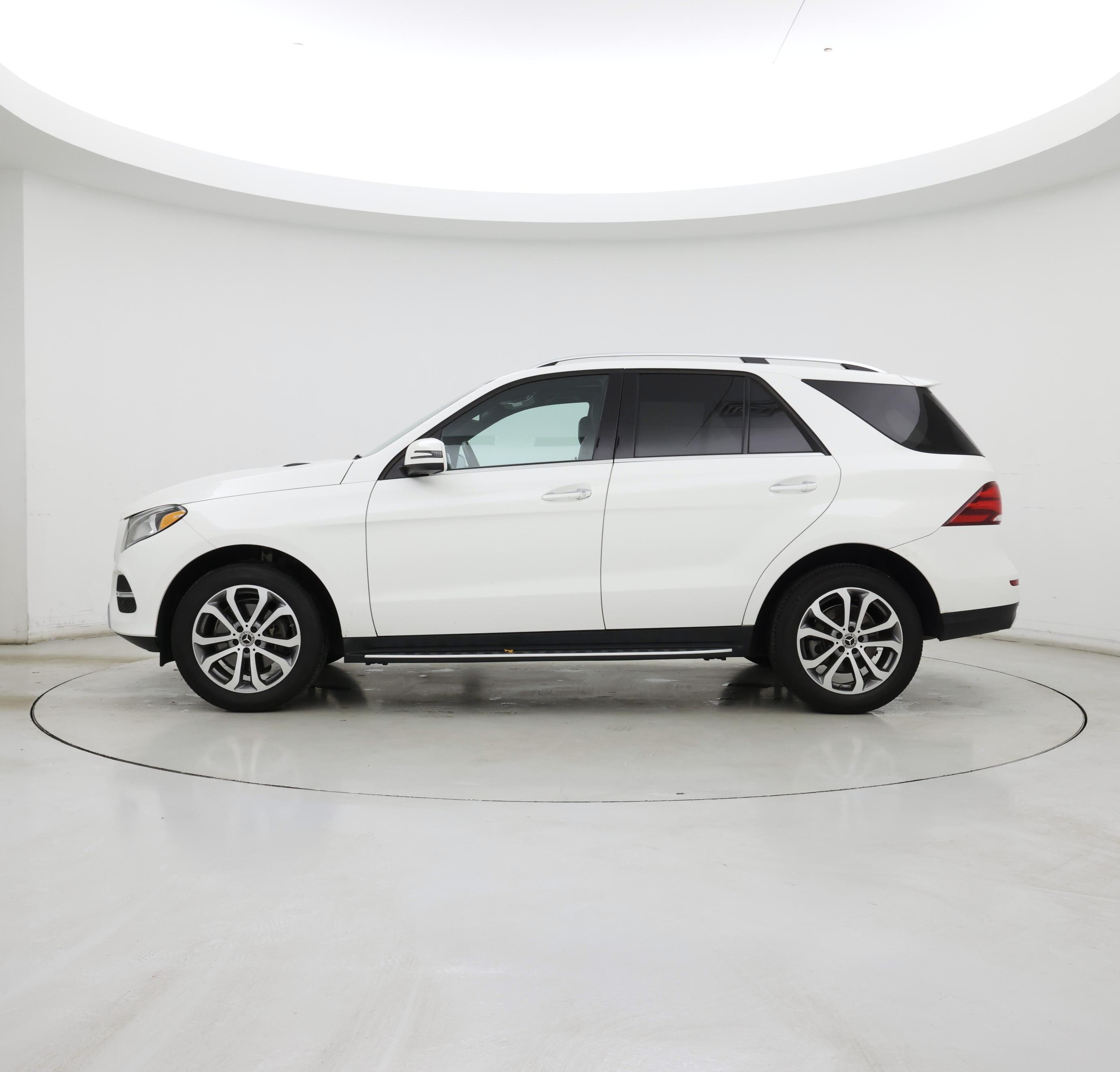 Thumbnail: 2017 Mercedes-Benz GLE - 3