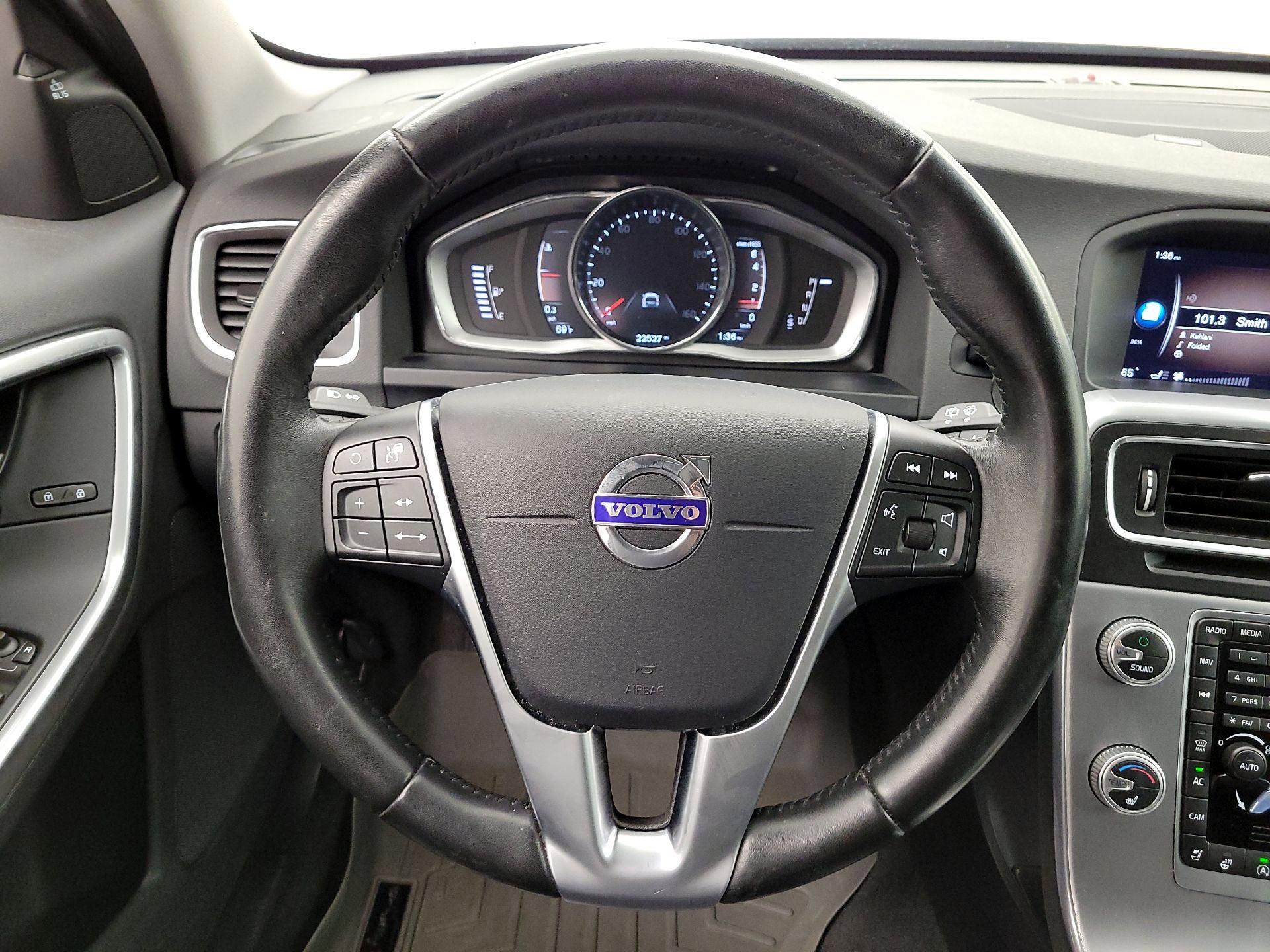 Thumbnail: 2017 Volvo S60 - 10