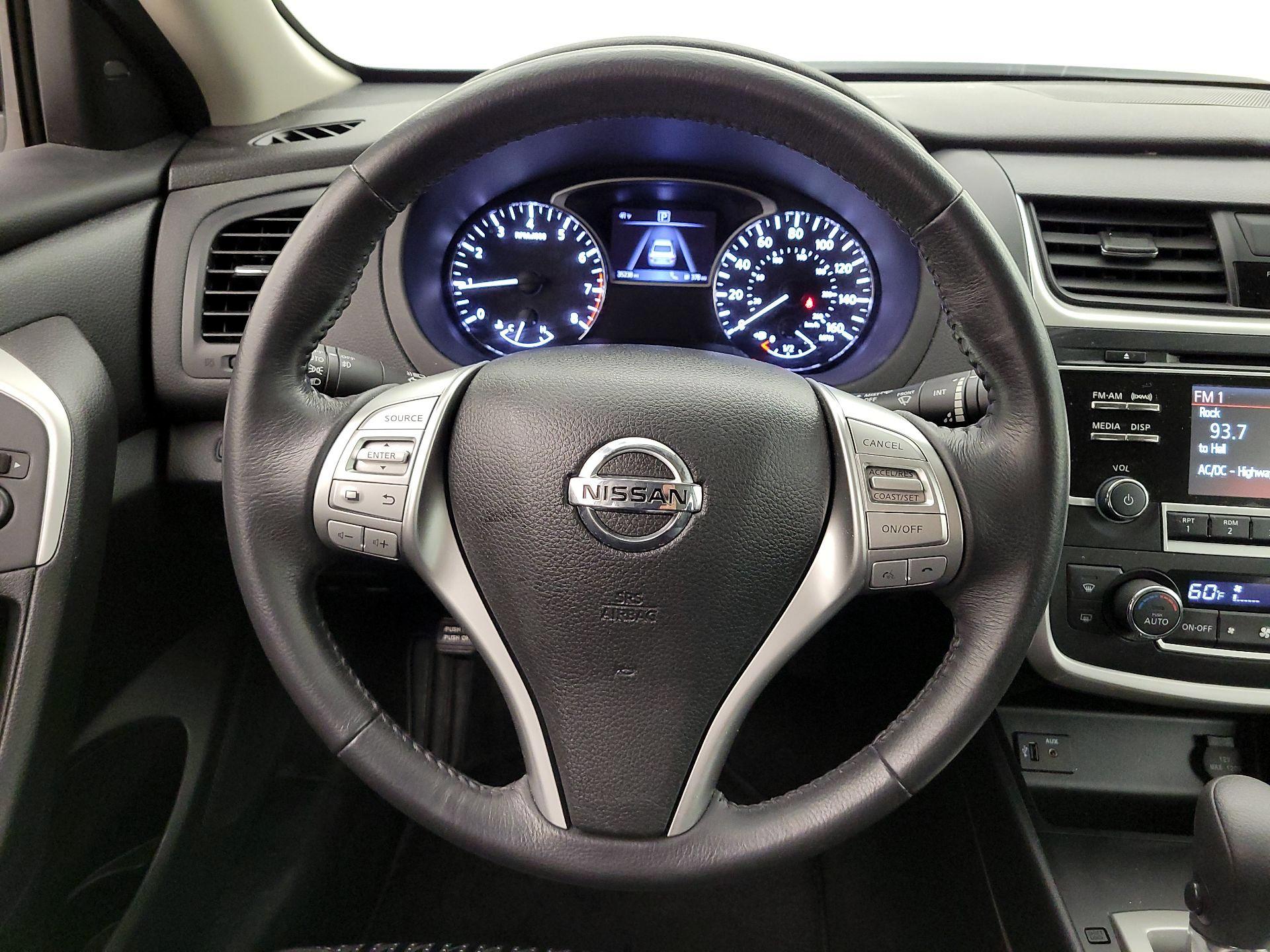 Thumbnail: 2016 Nissan Altima - 10