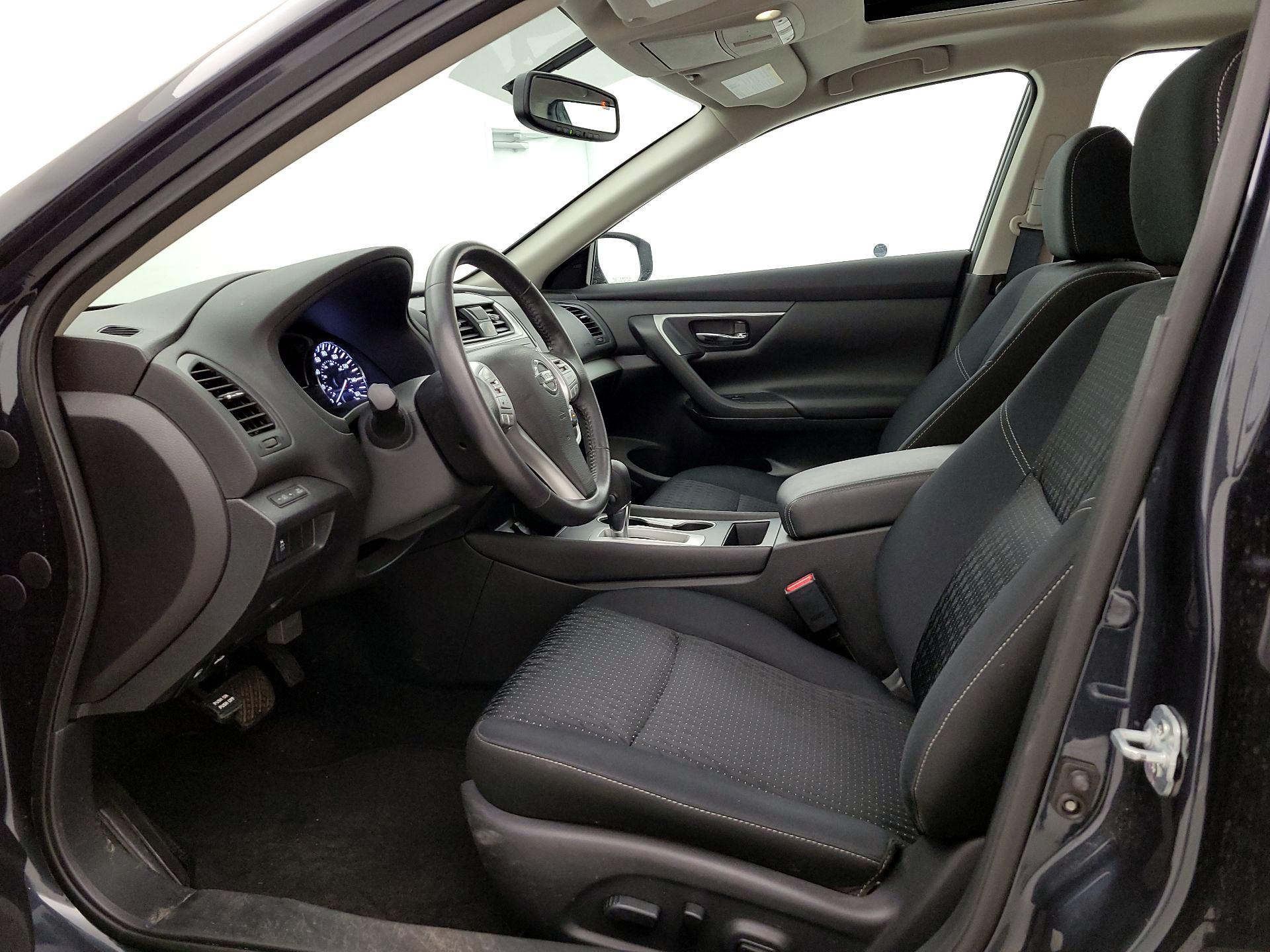 Thumbnail: 2016 Nissan Altima - 11
