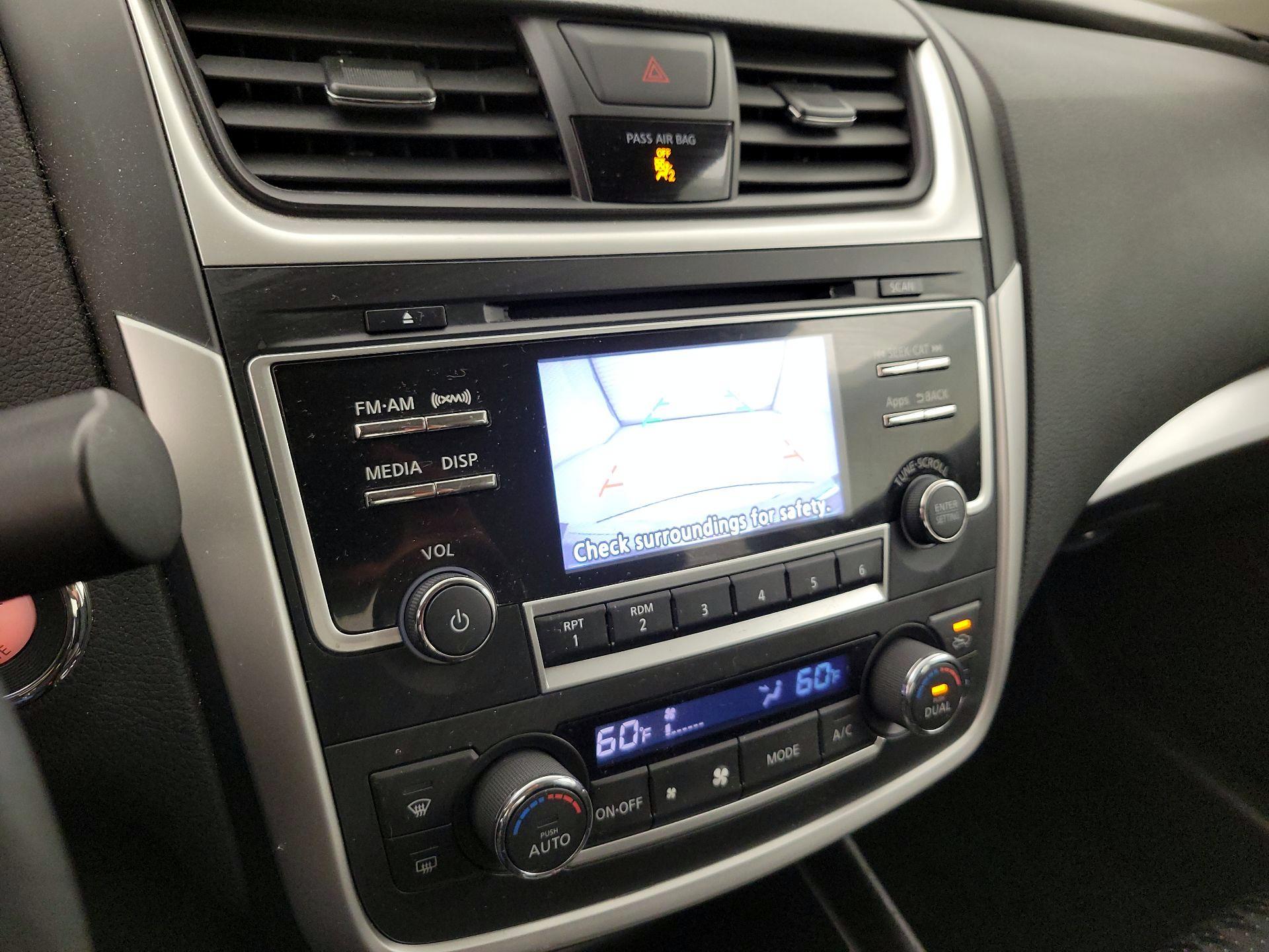 Thumbnail: 2016 Nissan Altima - 14