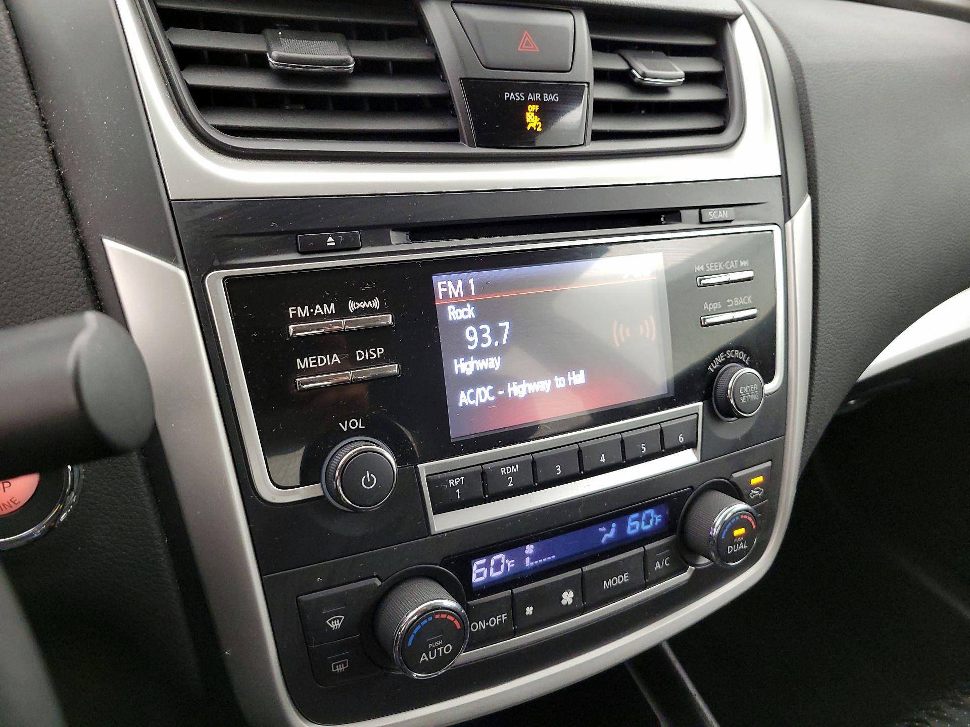 Thumbnail: 2016 Nissan Altima - 15