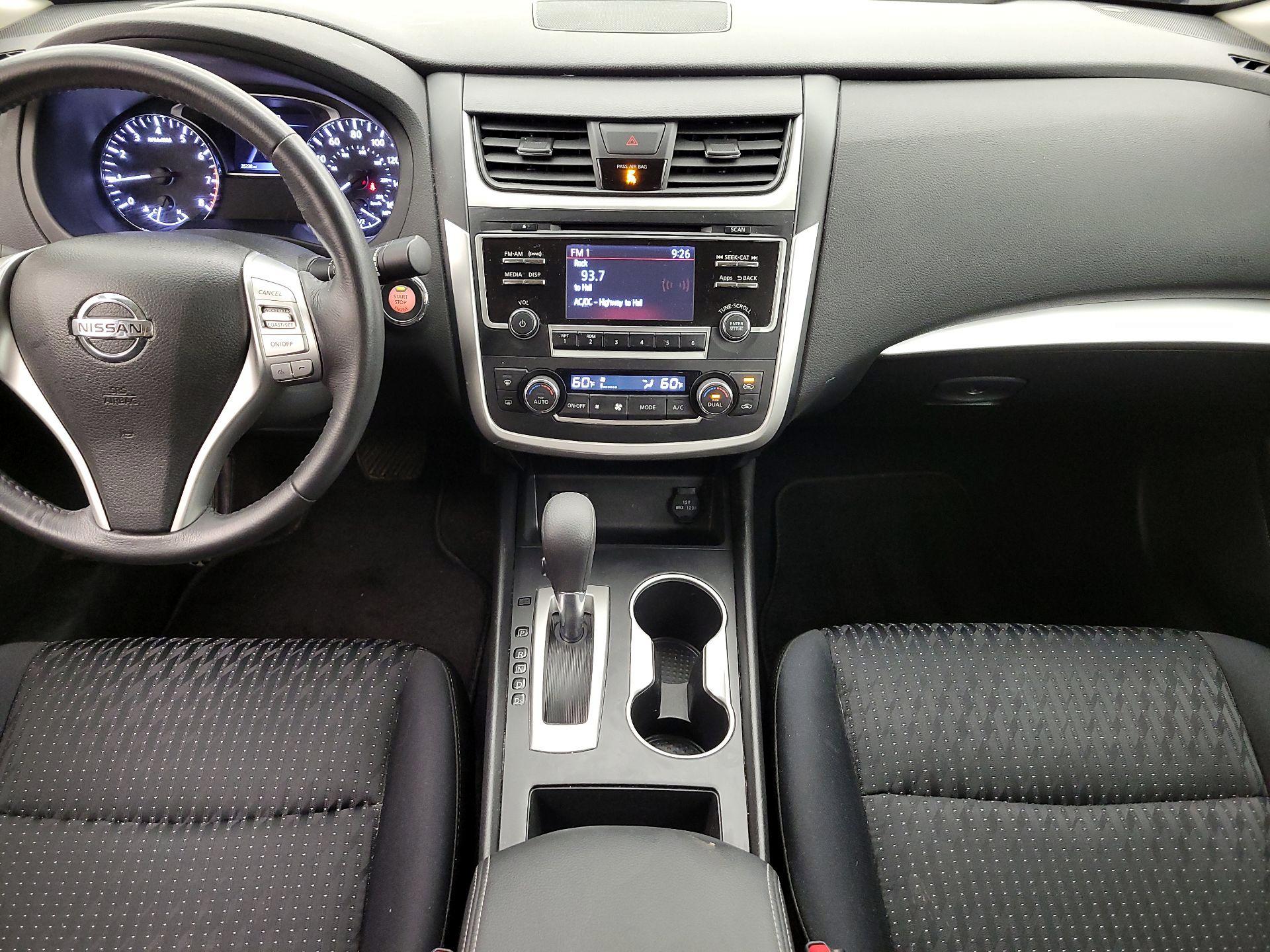 Thumbnail: 2016 Nissan Altima - 17