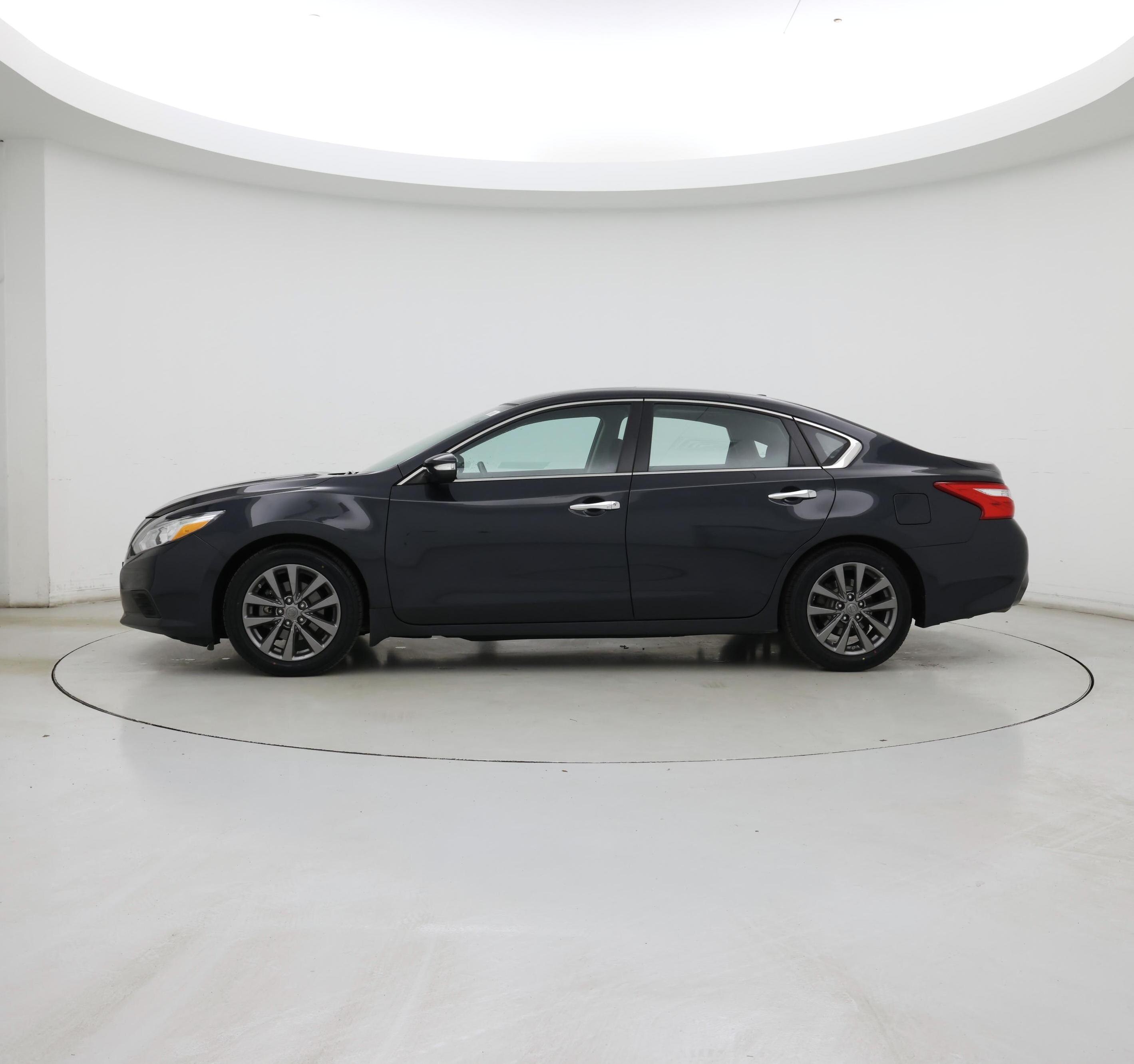 Thumbnail: 2016 Nissan Altima - 3