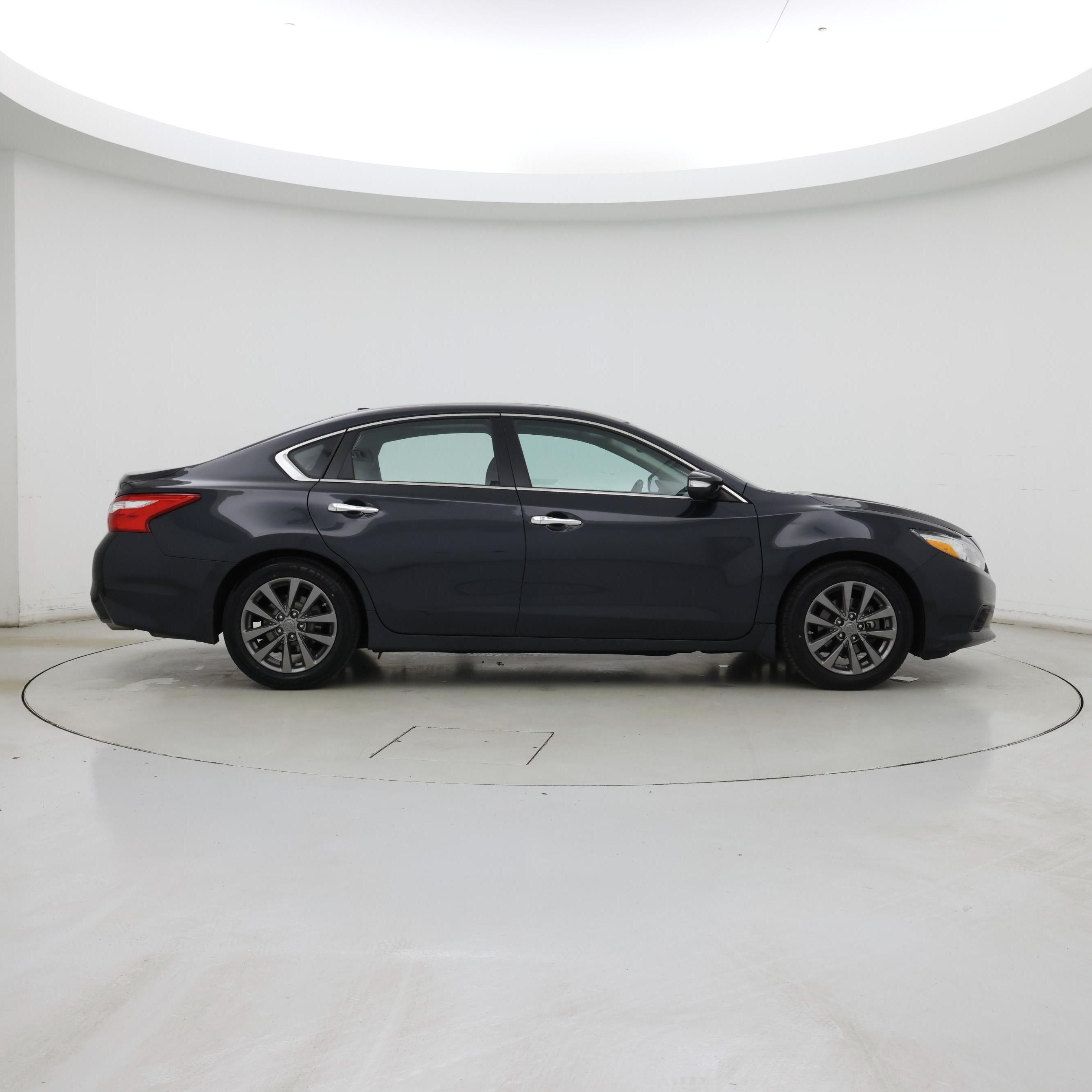 Thumbnail: 2016 Nissan Altima - 7