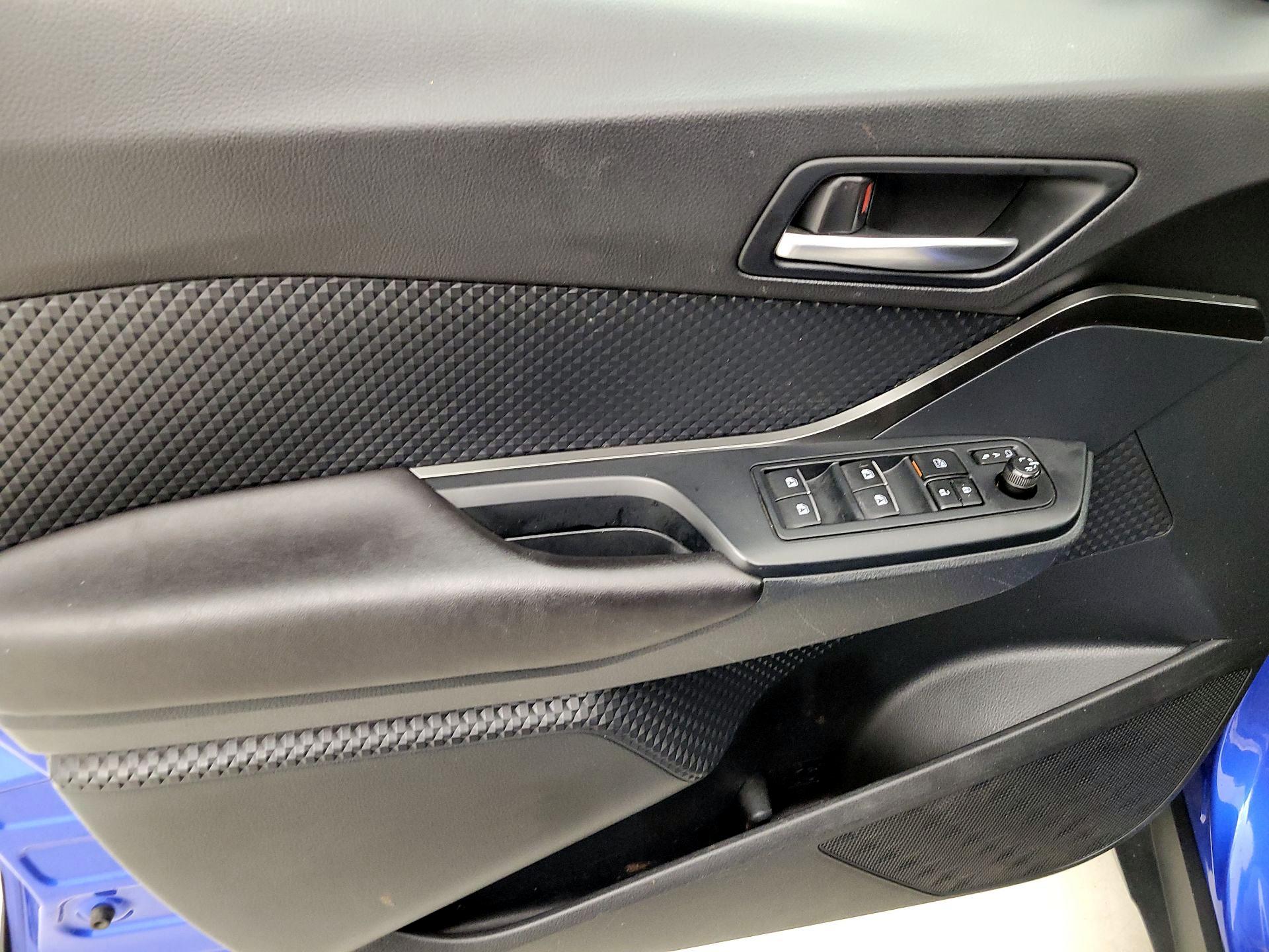 Thumbnail: 2018 Toyota C-HR - 12