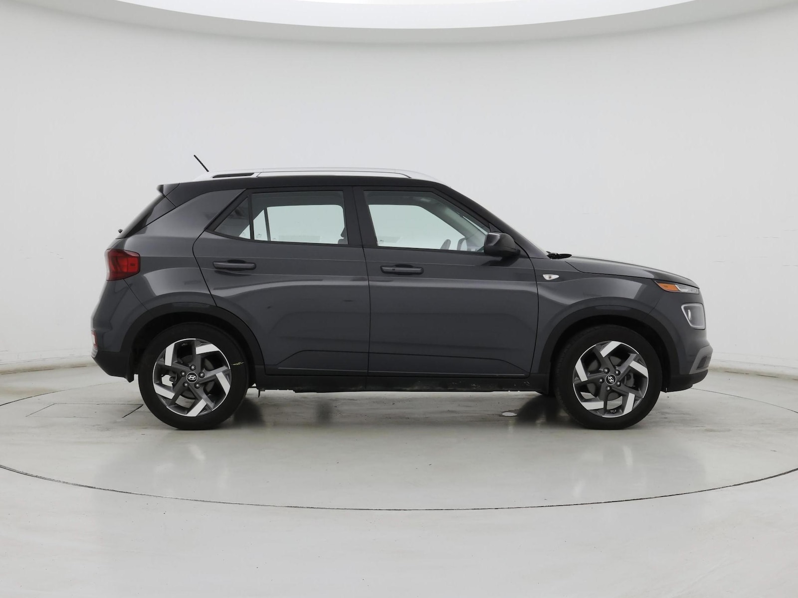 2024 Hyundai Venue Limited - Photo 8