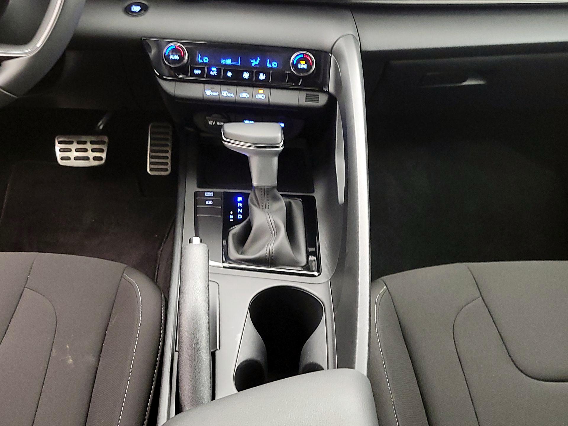 Thumbnail: 2025 Hyundai Elantra - 17