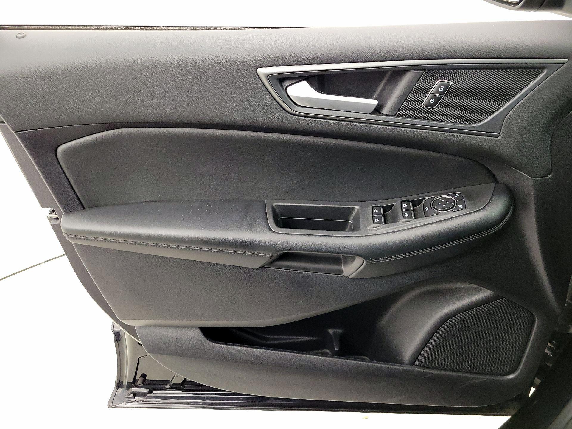 Thumbnail: 2020 Ford Edge - 12