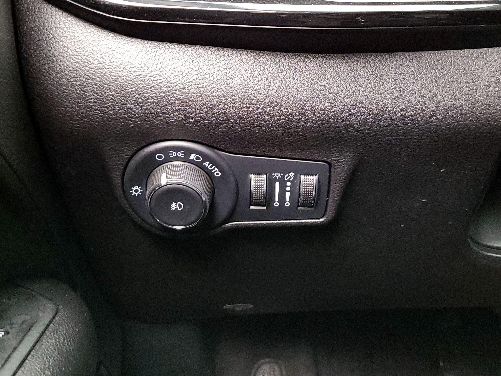 Thumbnail: 2022 Jeep Compass - 13